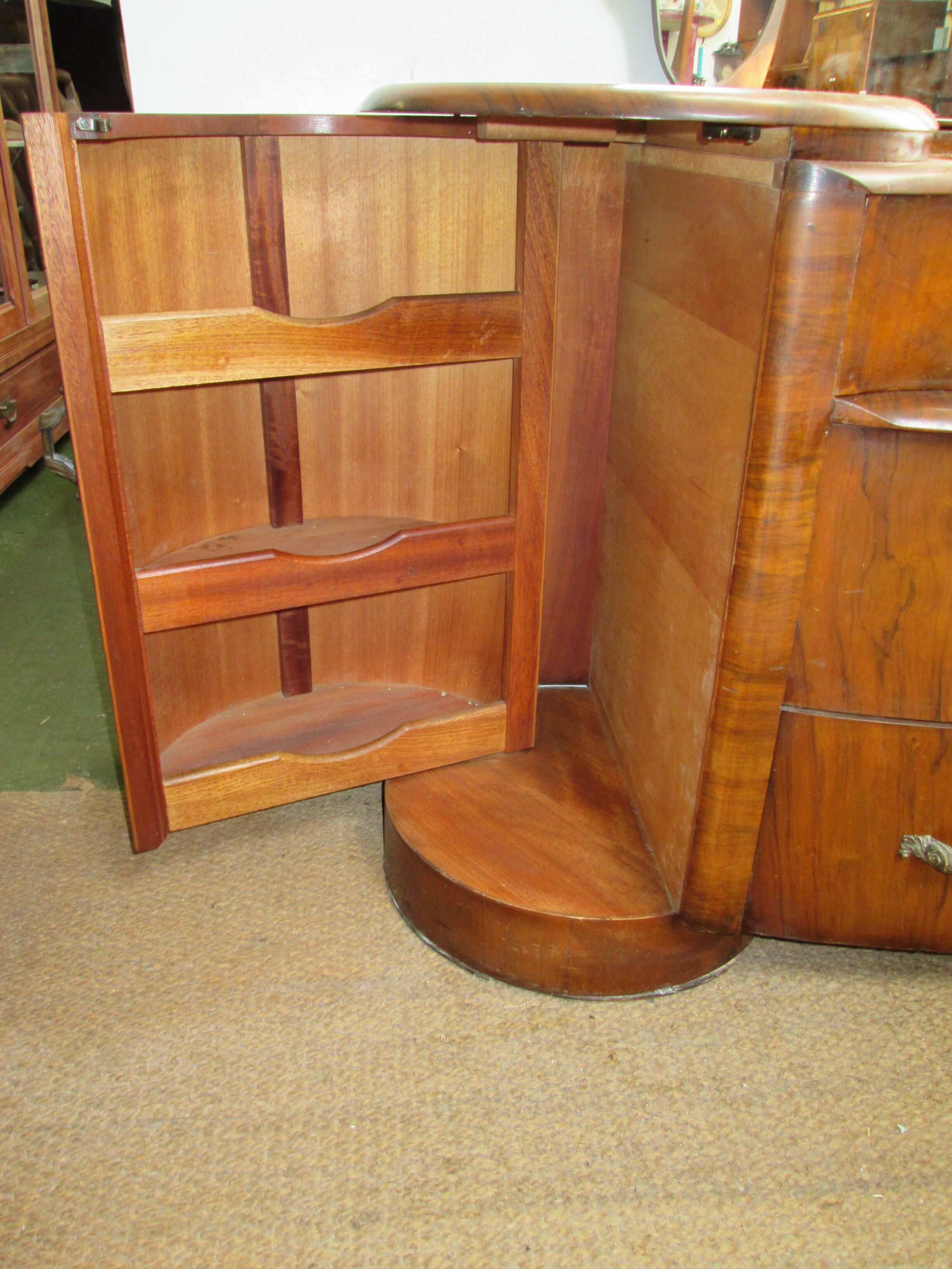 Art Deco hairdresser