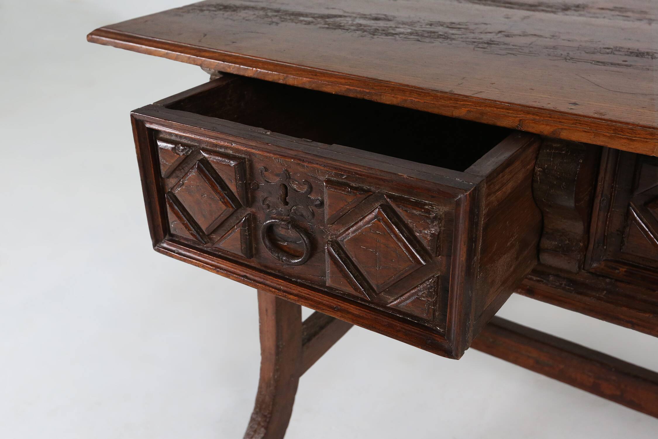 Antique oak Spanish console table with handcrafted drawers, 18th century