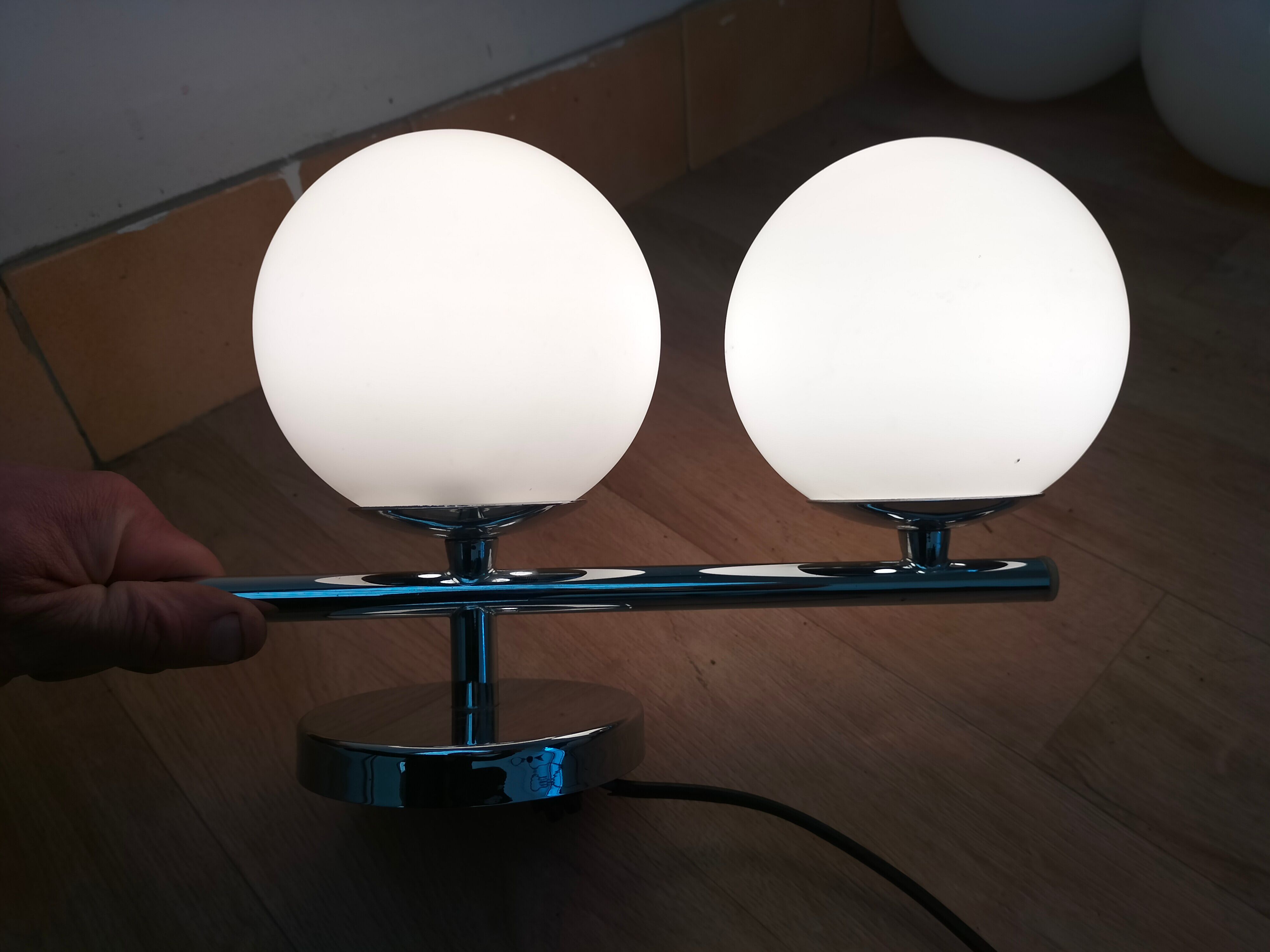 Wall lamp balls