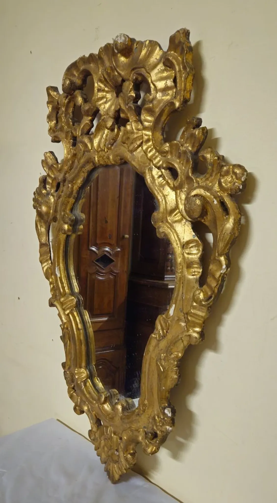 Antique mirror in carved and gilded wood – Rococo / Louis XV style