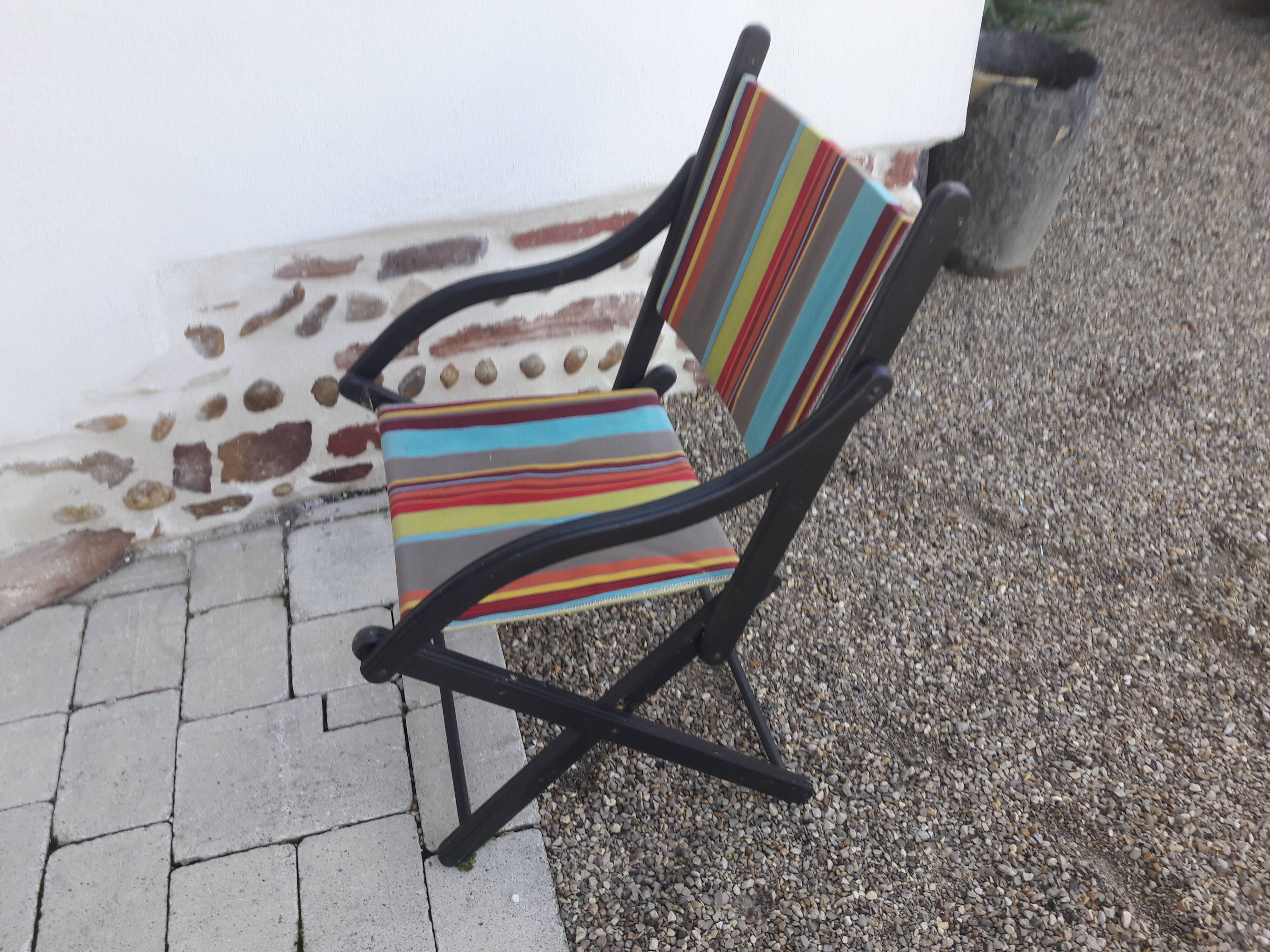 Duo of wood and canvas folding armchairs