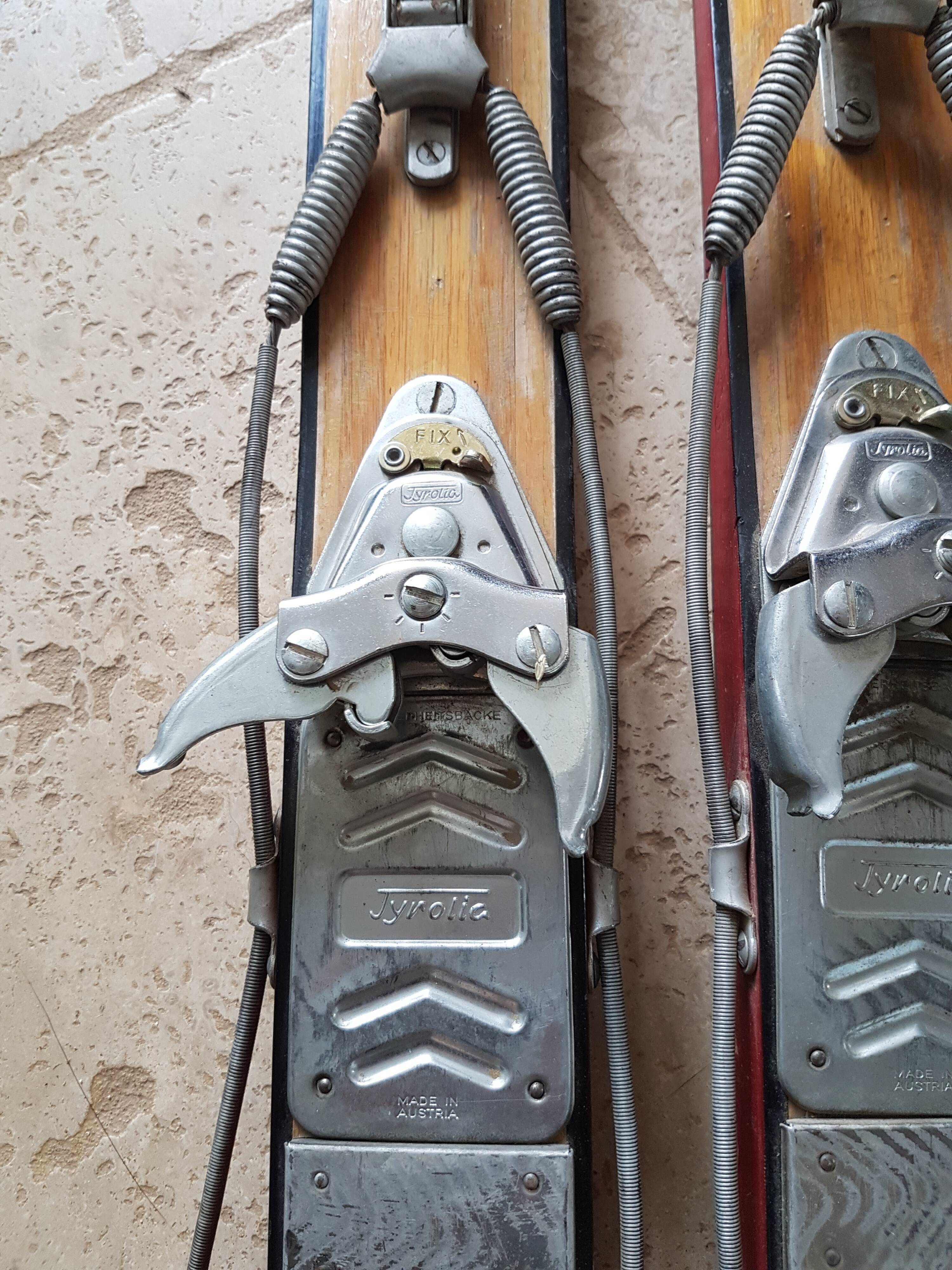 Nordic skiing in wood and skin former
