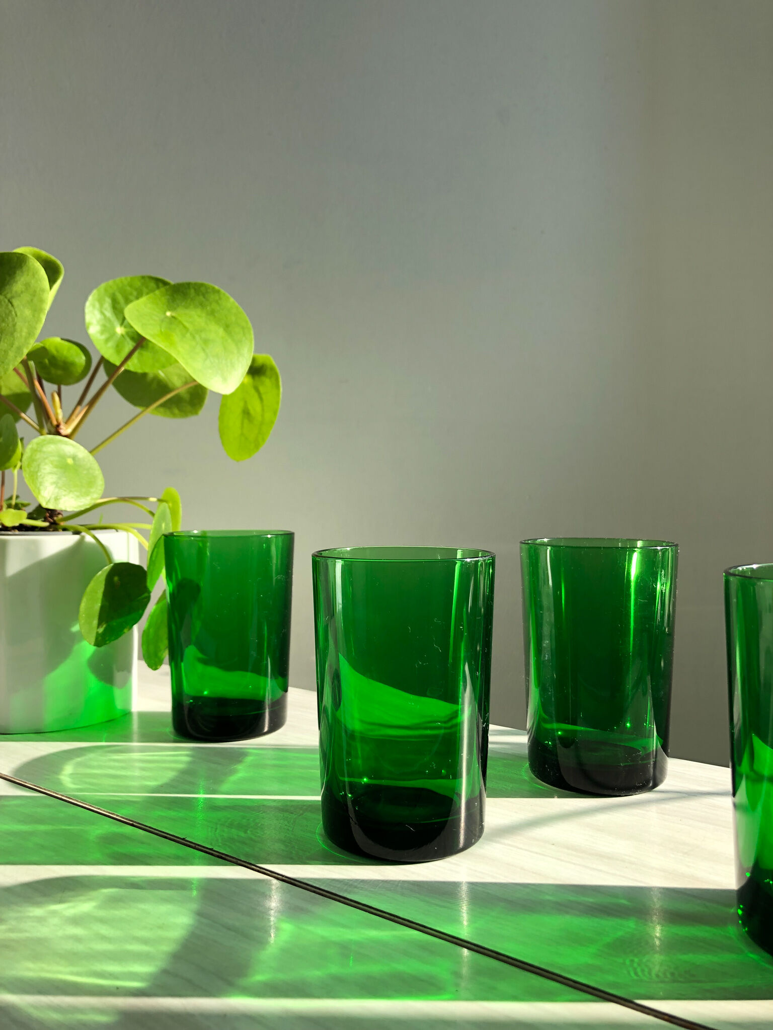Lot de 4 verres verts translucides style vereco