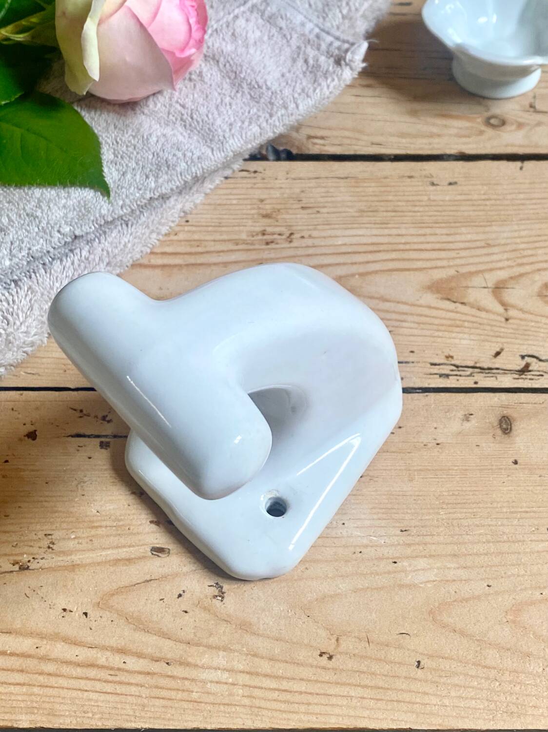 Patère en porcelaine