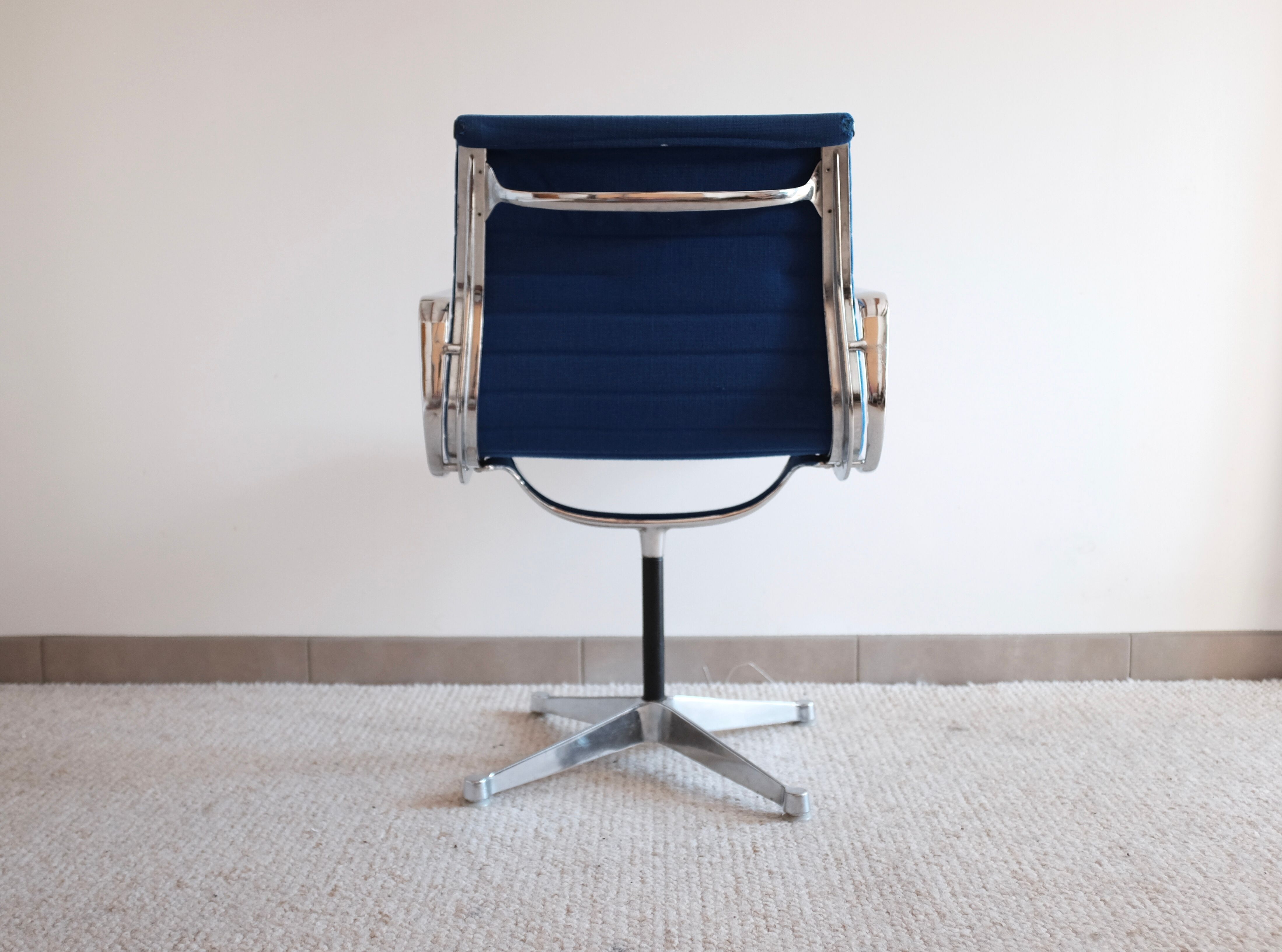 Office chair Eames Model EA 108