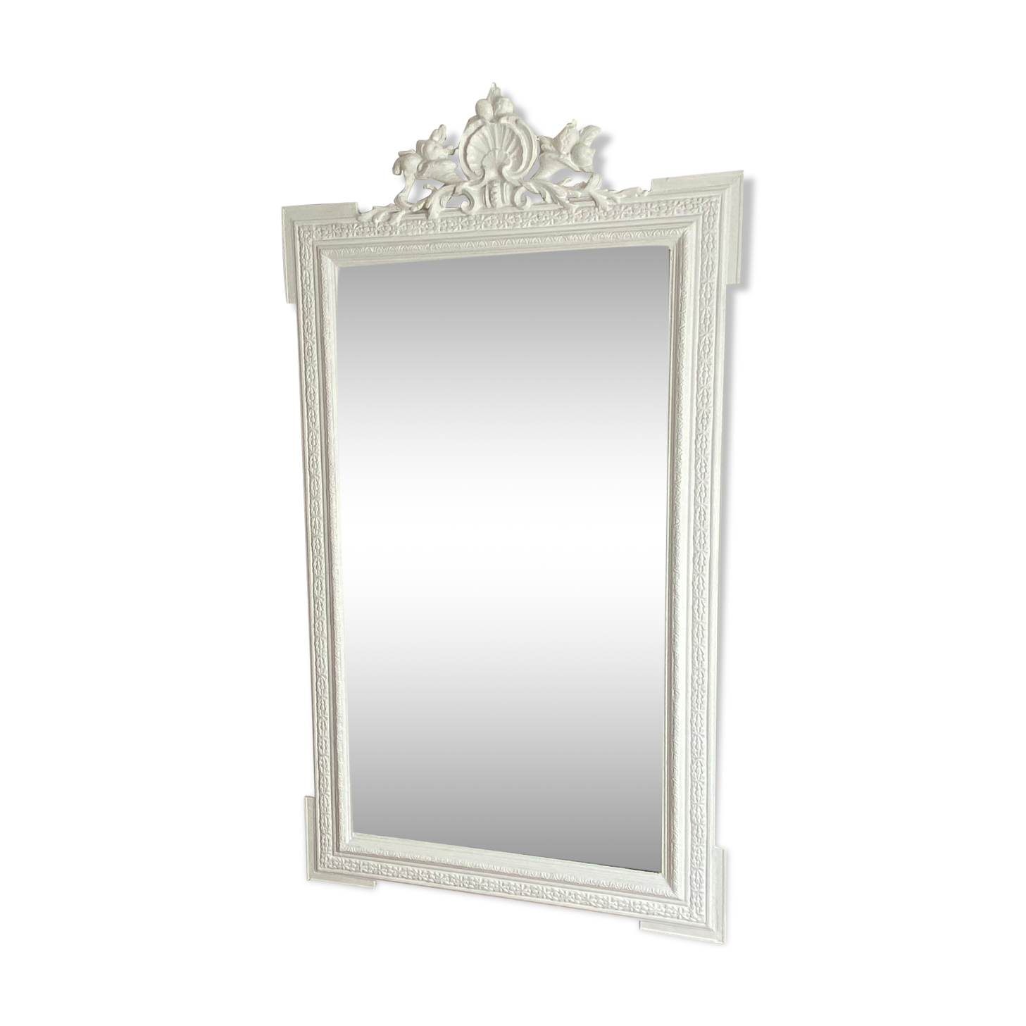 Miroir fin 19ème avec fronton décoré. 160x90.