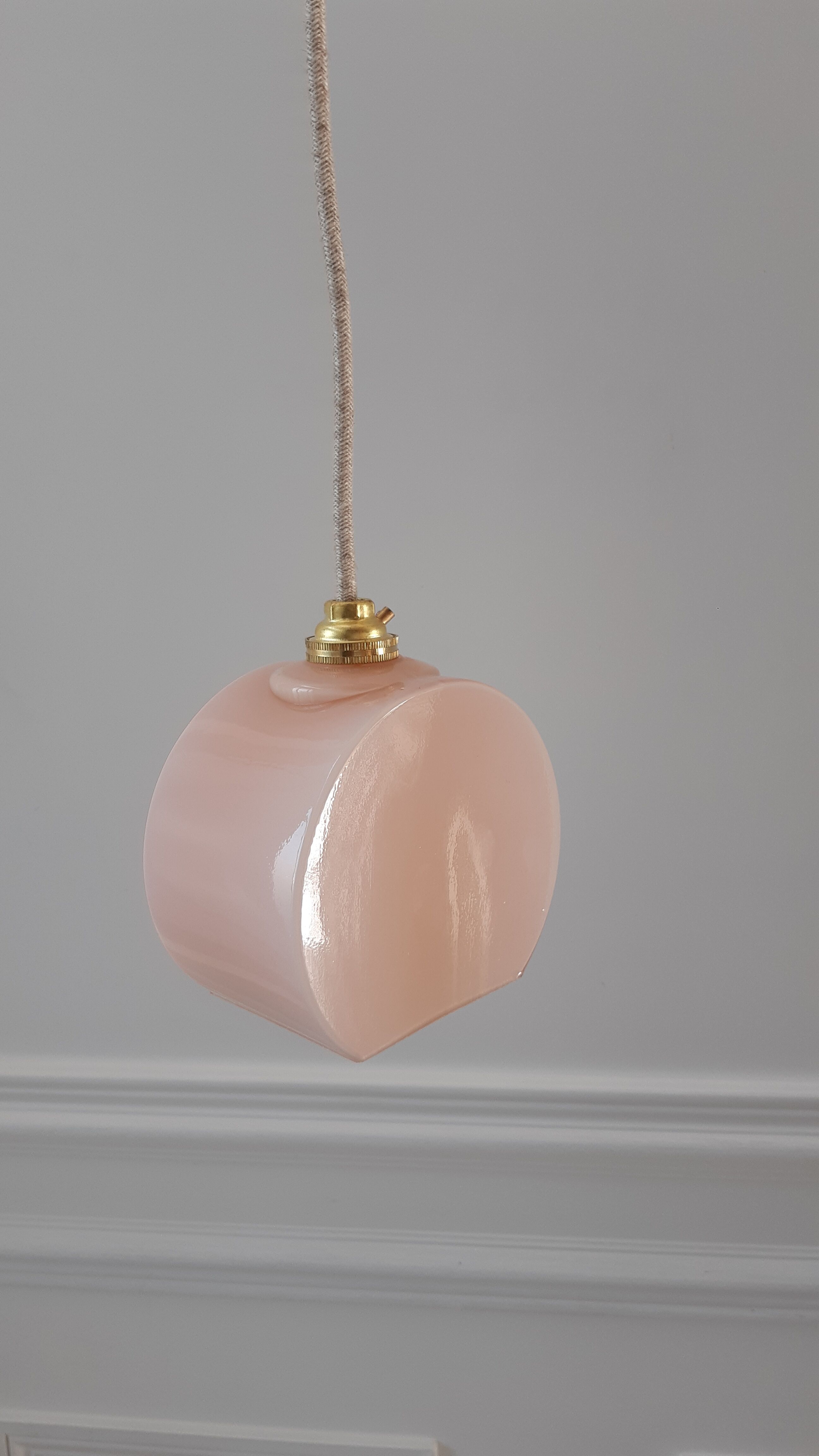 Suspension in powder pink opaline art deco 30s-40s