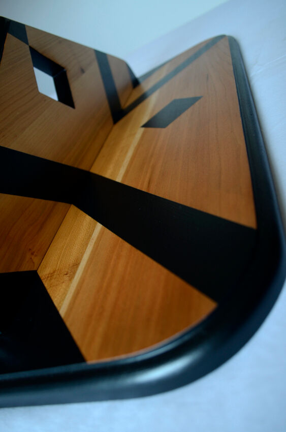 Graphic shelf