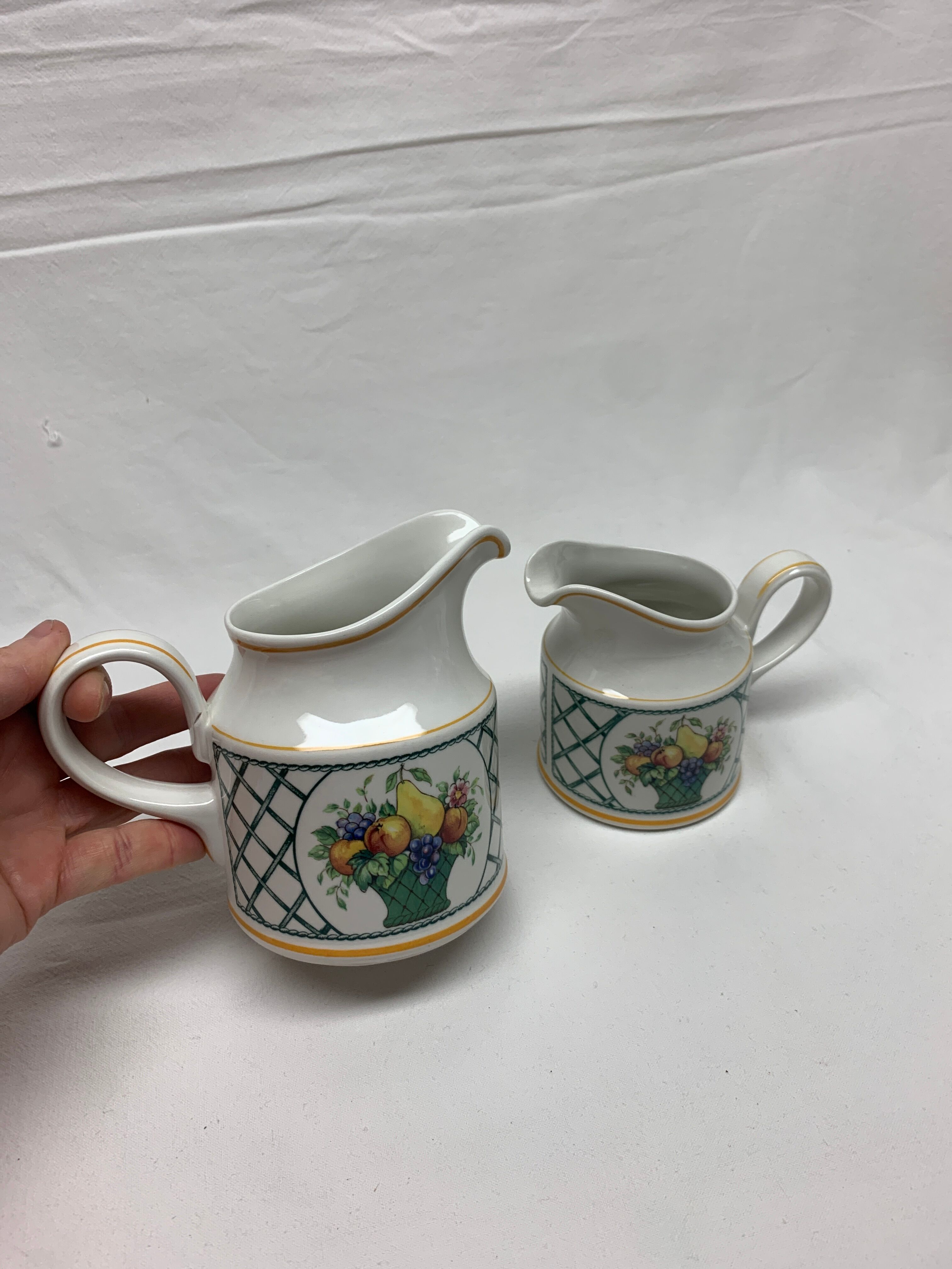 Lot 2 milk jars villeroy & boch basket