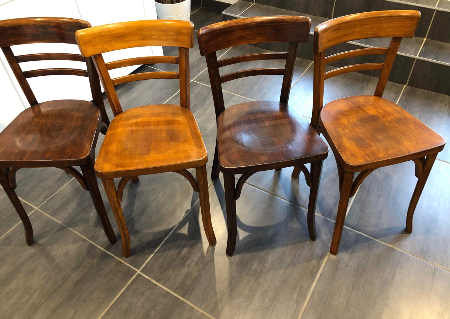 Suite de 4 chaises de bistrot Baumann vintage