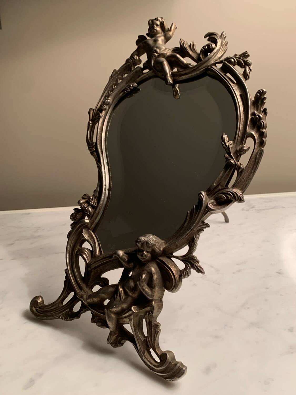 Freestanding mirror