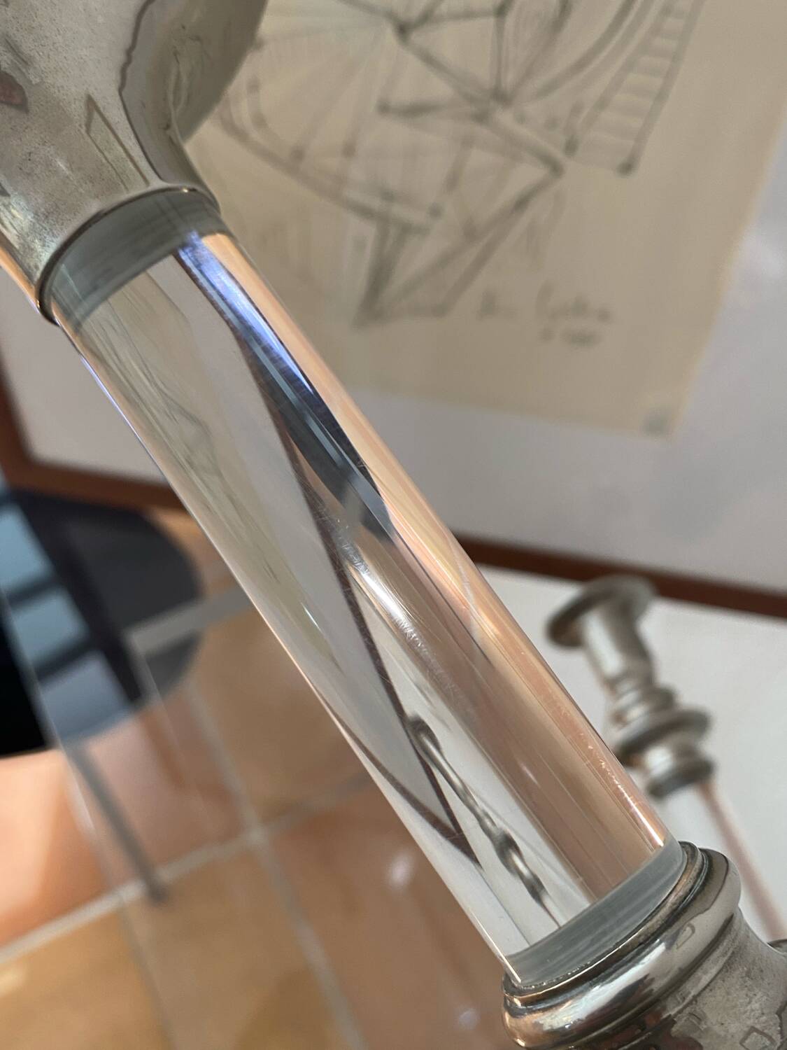 Paire de bougeoirs design en lucite et métal, années 60