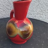 Cruche, pichet carafe en céramique émaillée rouge et beige design et vintage