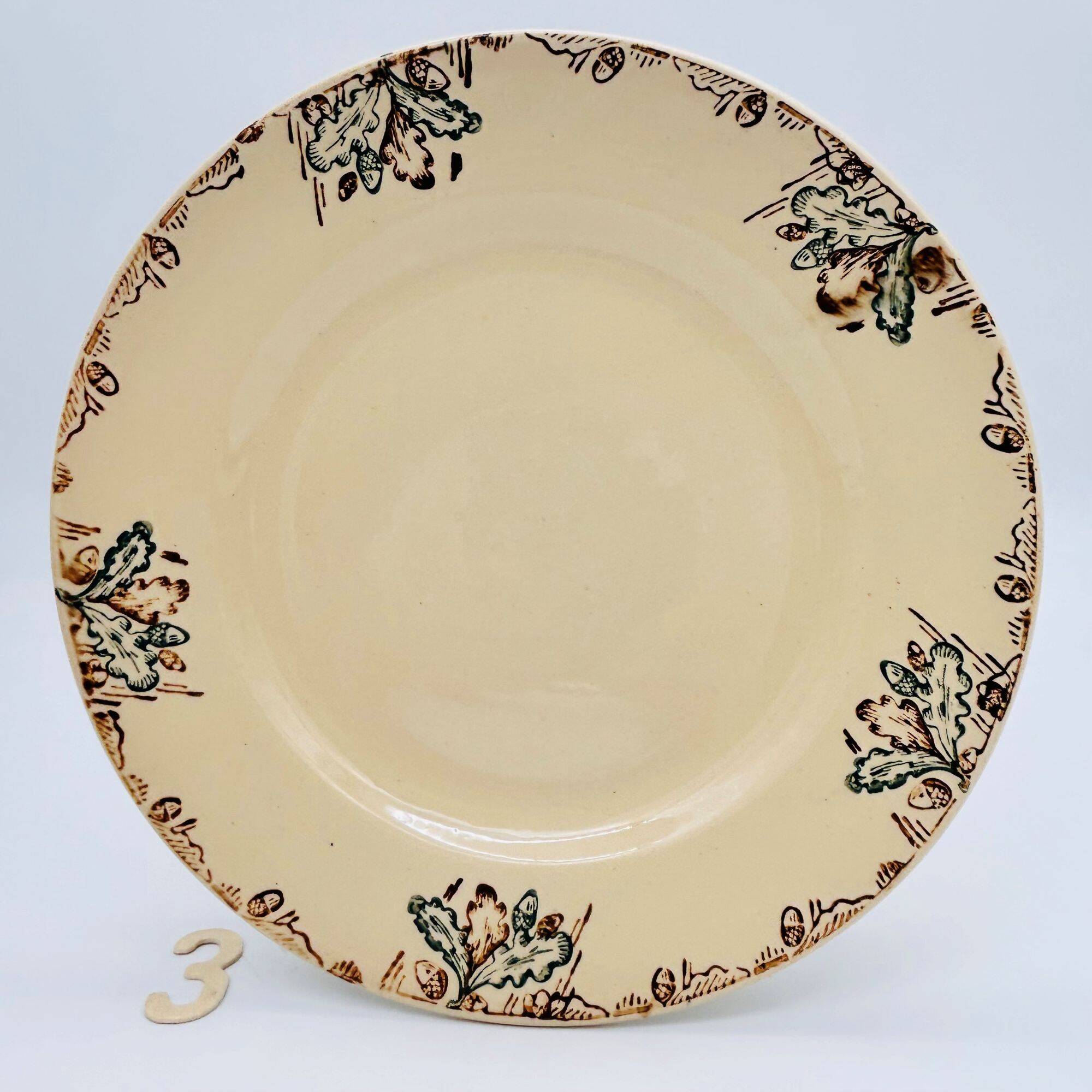 4 flat plates, oak and acorn.
