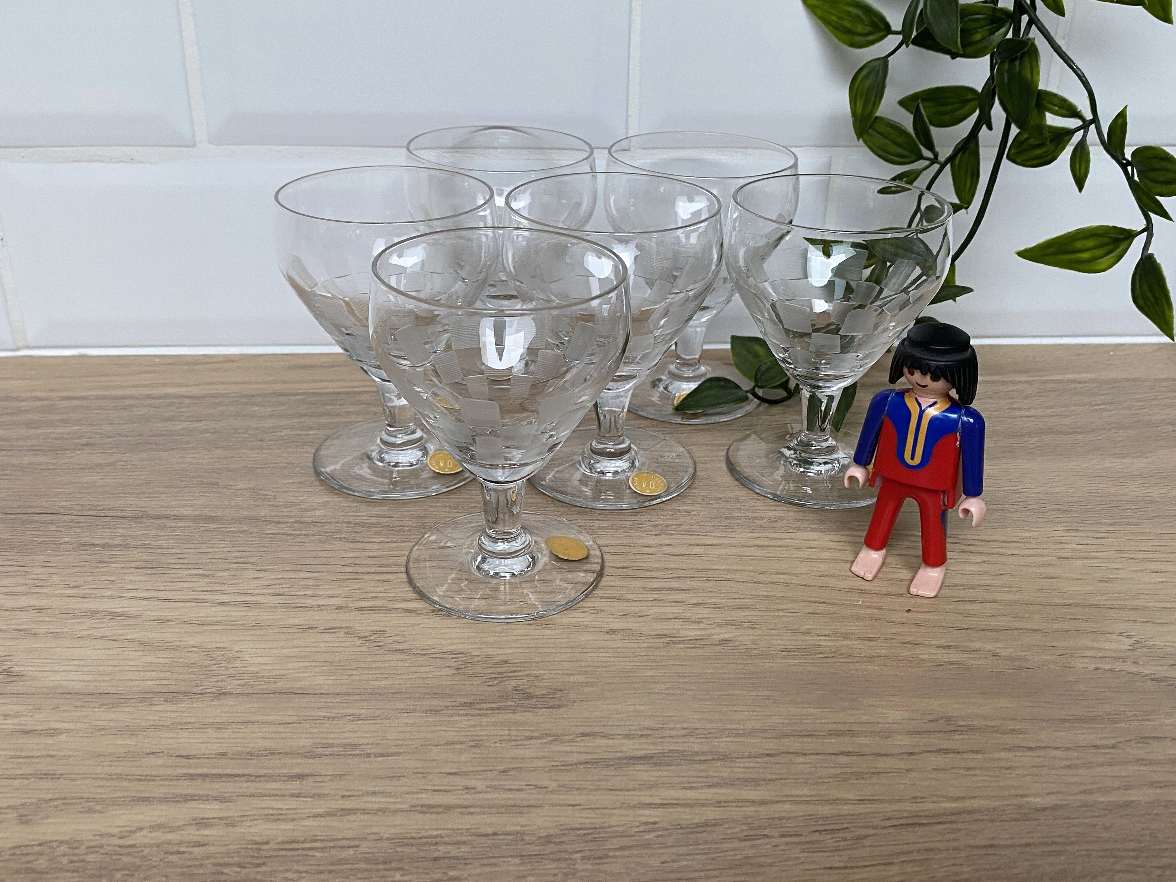 Set of 6 engraved wine glasses