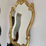 Miroir doré de style baroque Louis XV