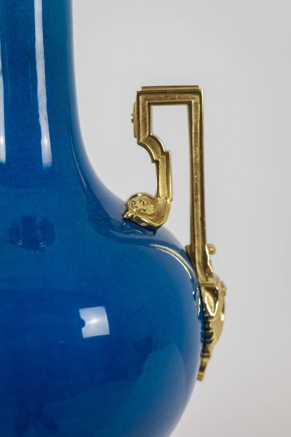 Lamp with handles in blue porcelain and gilded bronze. Circa 1880.
