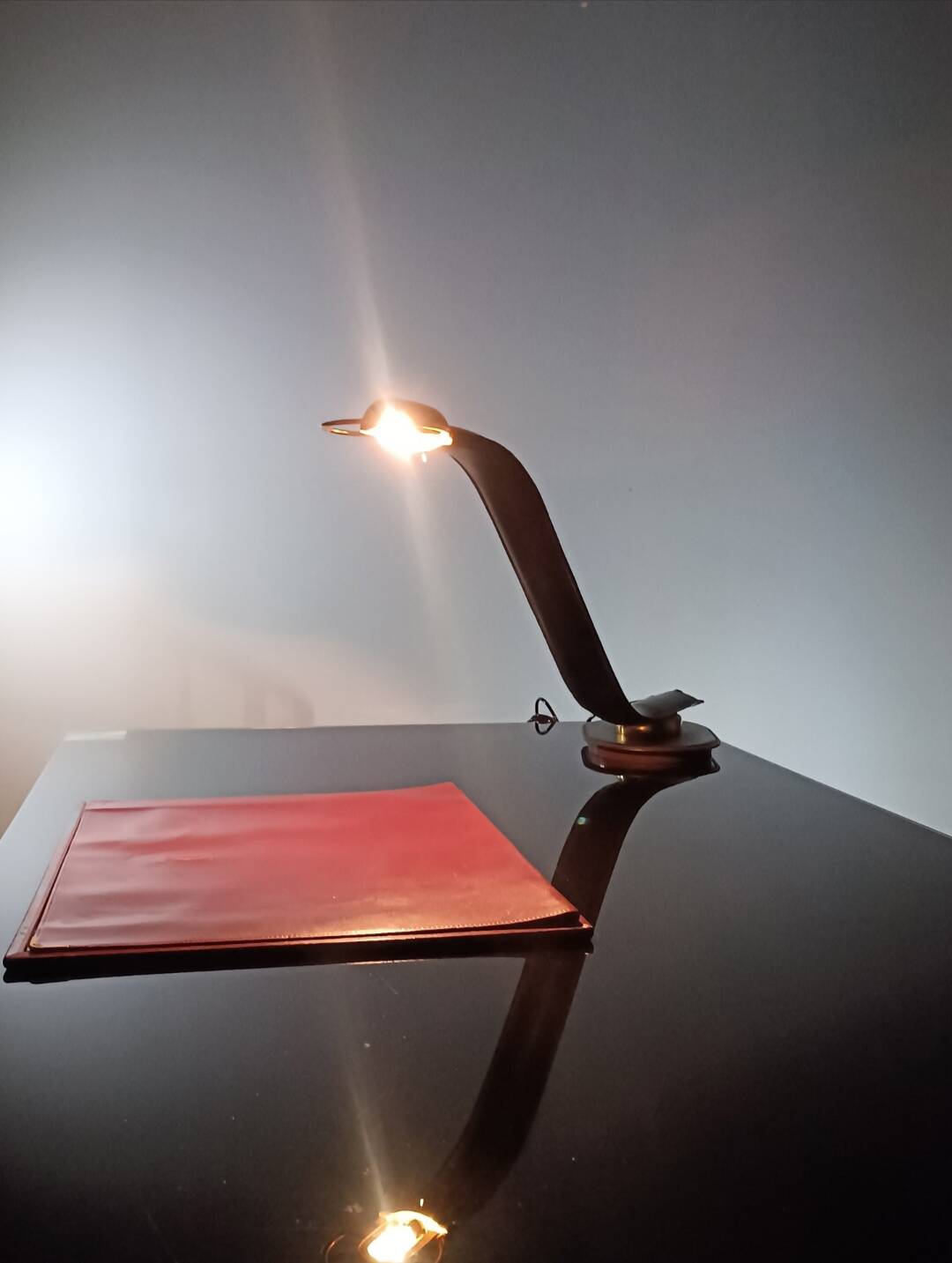 Cobra leather desk lamp by Traso Milano 1988