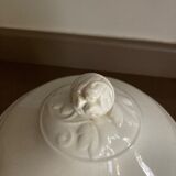Soupière ancienne en porcelaine blanche