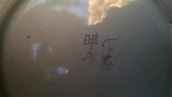 Assiette ancienne de Moustier