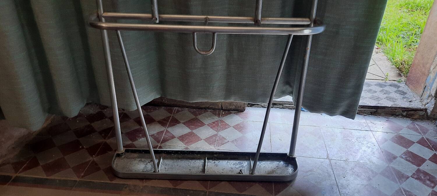 Aluminum floor coat rack