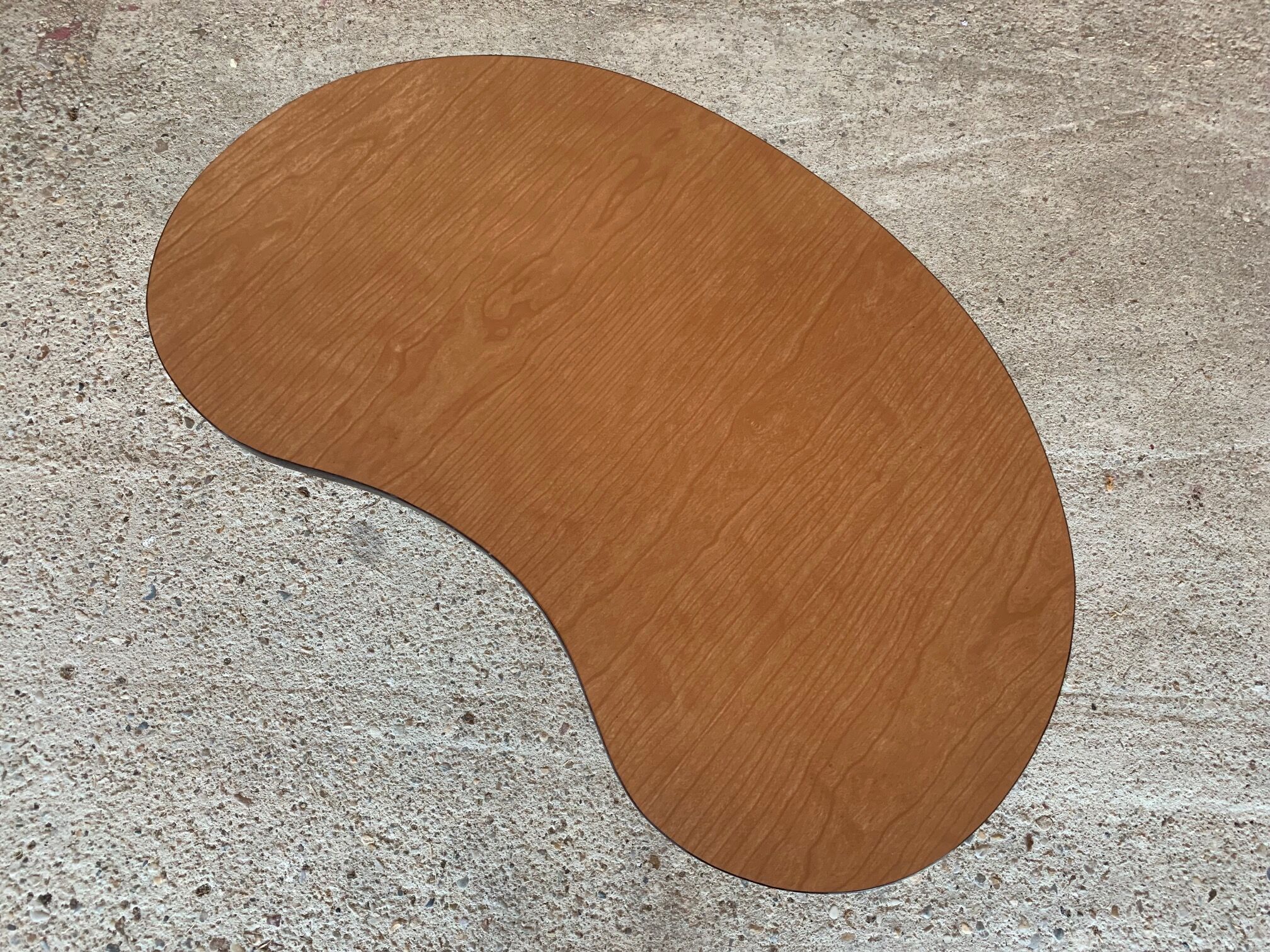 Coffe table vintage bean-shaped in formica, tripod foot, circa 1960s