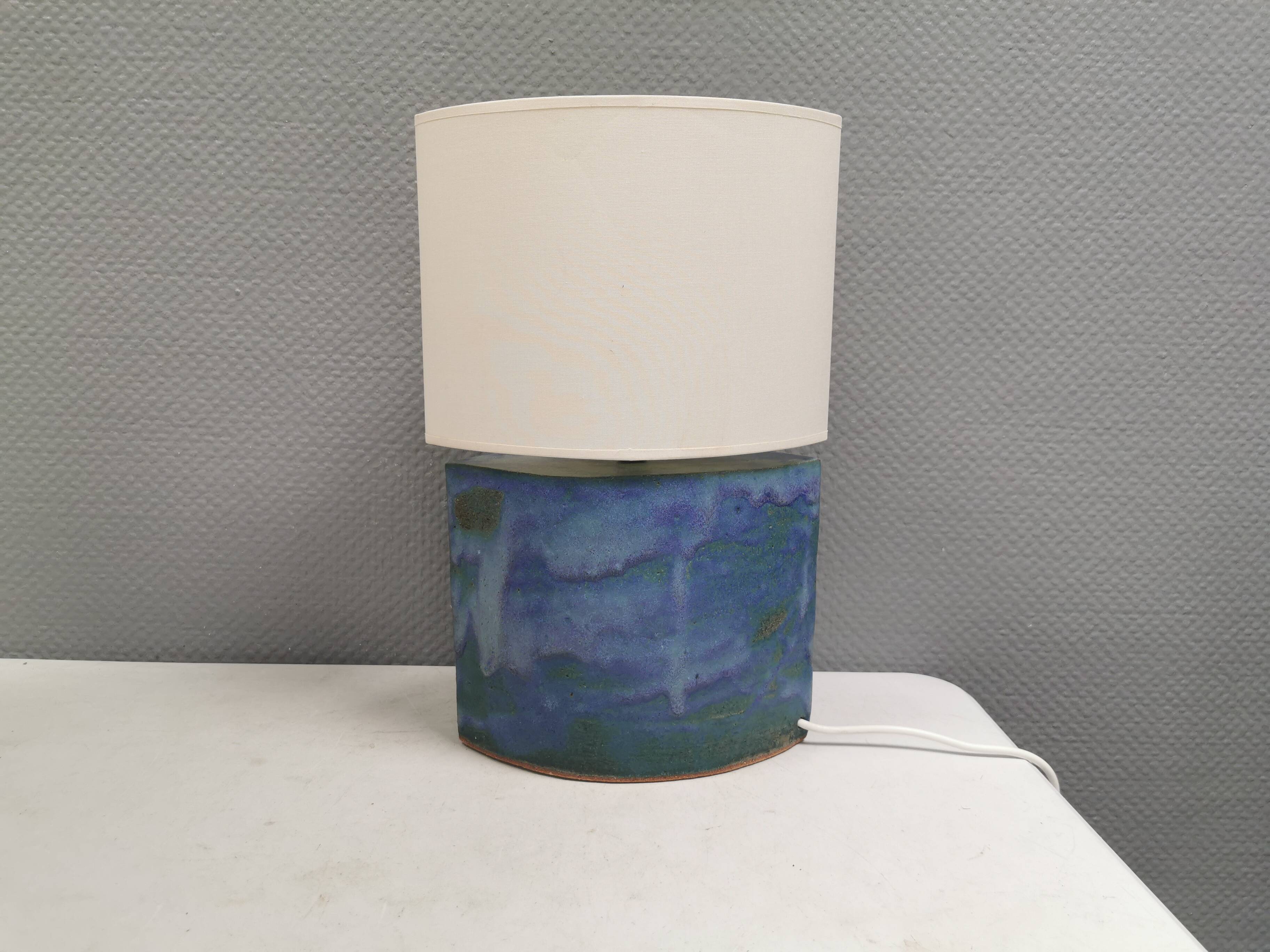Sculptural table lamp in blue glaze with an abstract expression.