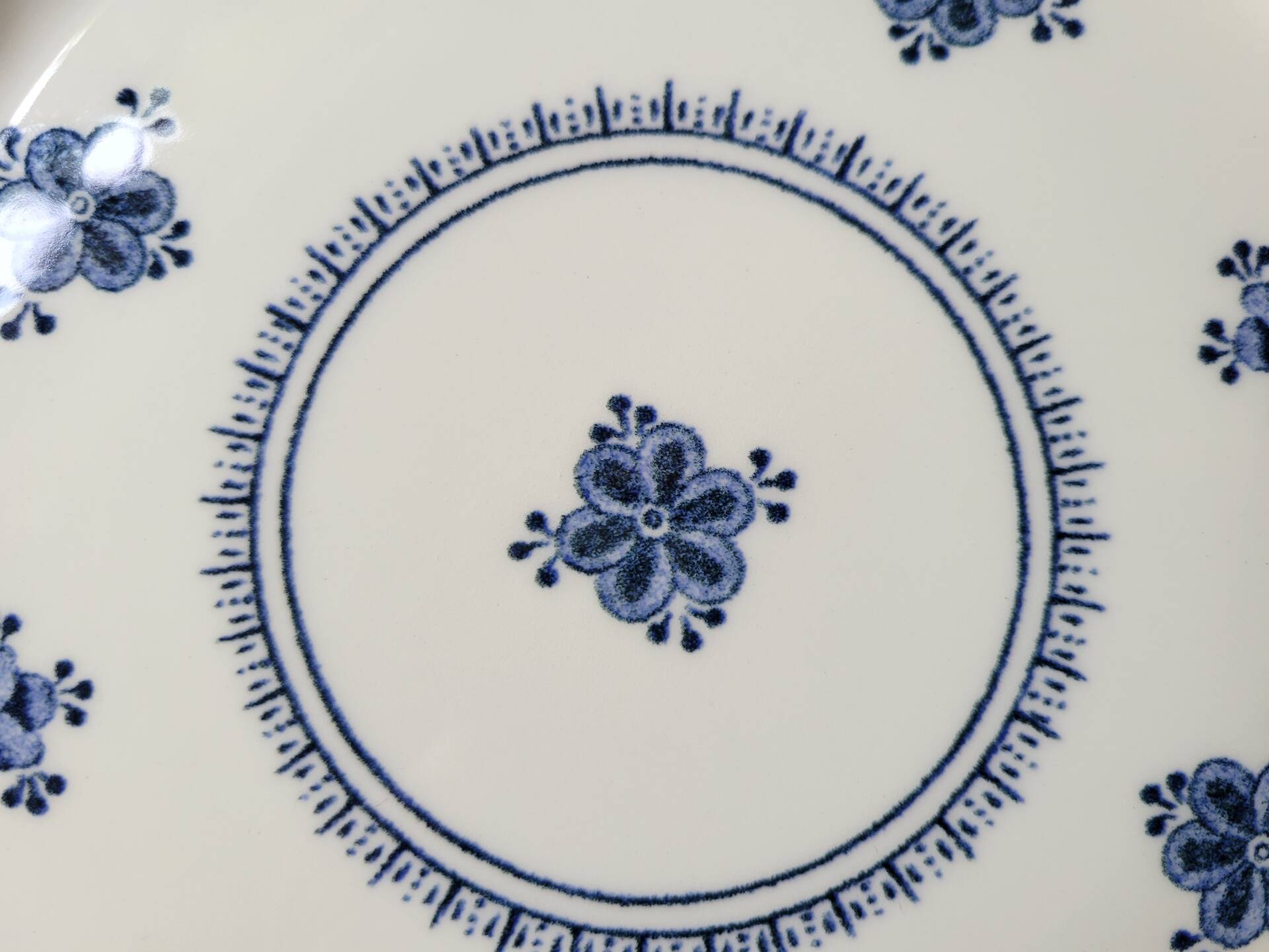 6 plates Queen's England 1970