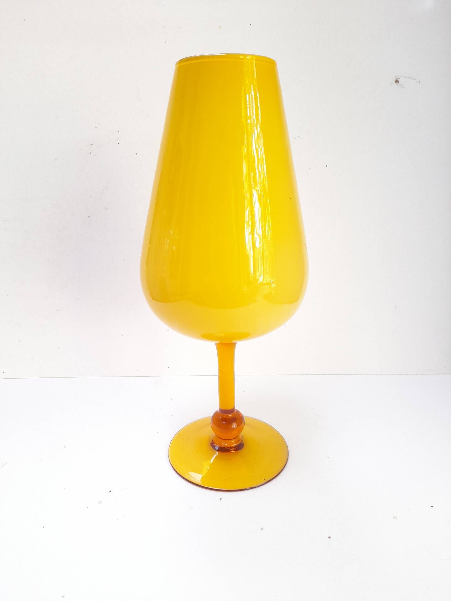 Large pedestal vase in yellow opaline