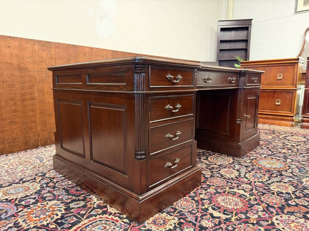 Classic English Partnerdesk Desk