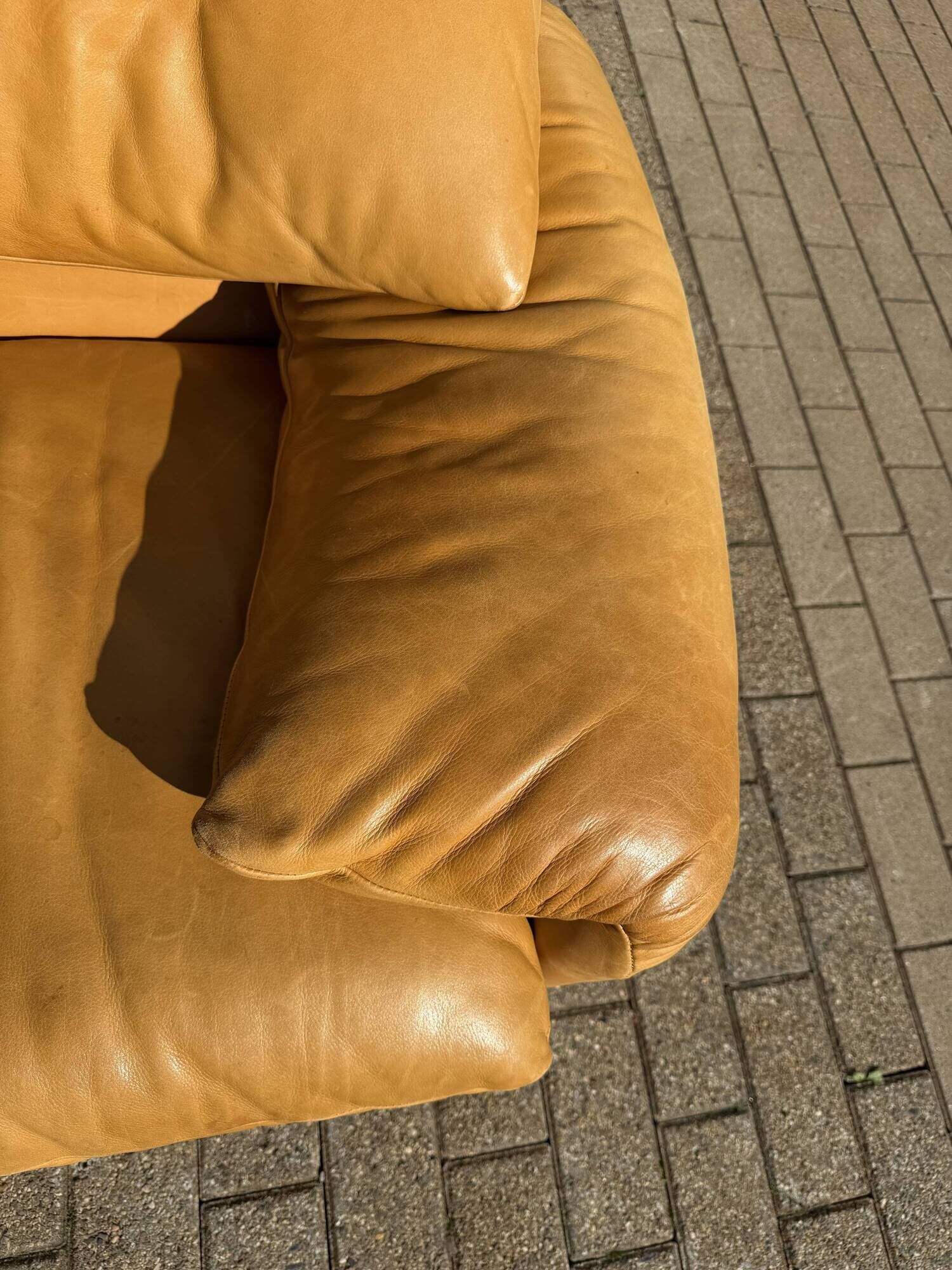 Beautiful Cassina Maralunga 2-seater in camel light patinated natural leather.