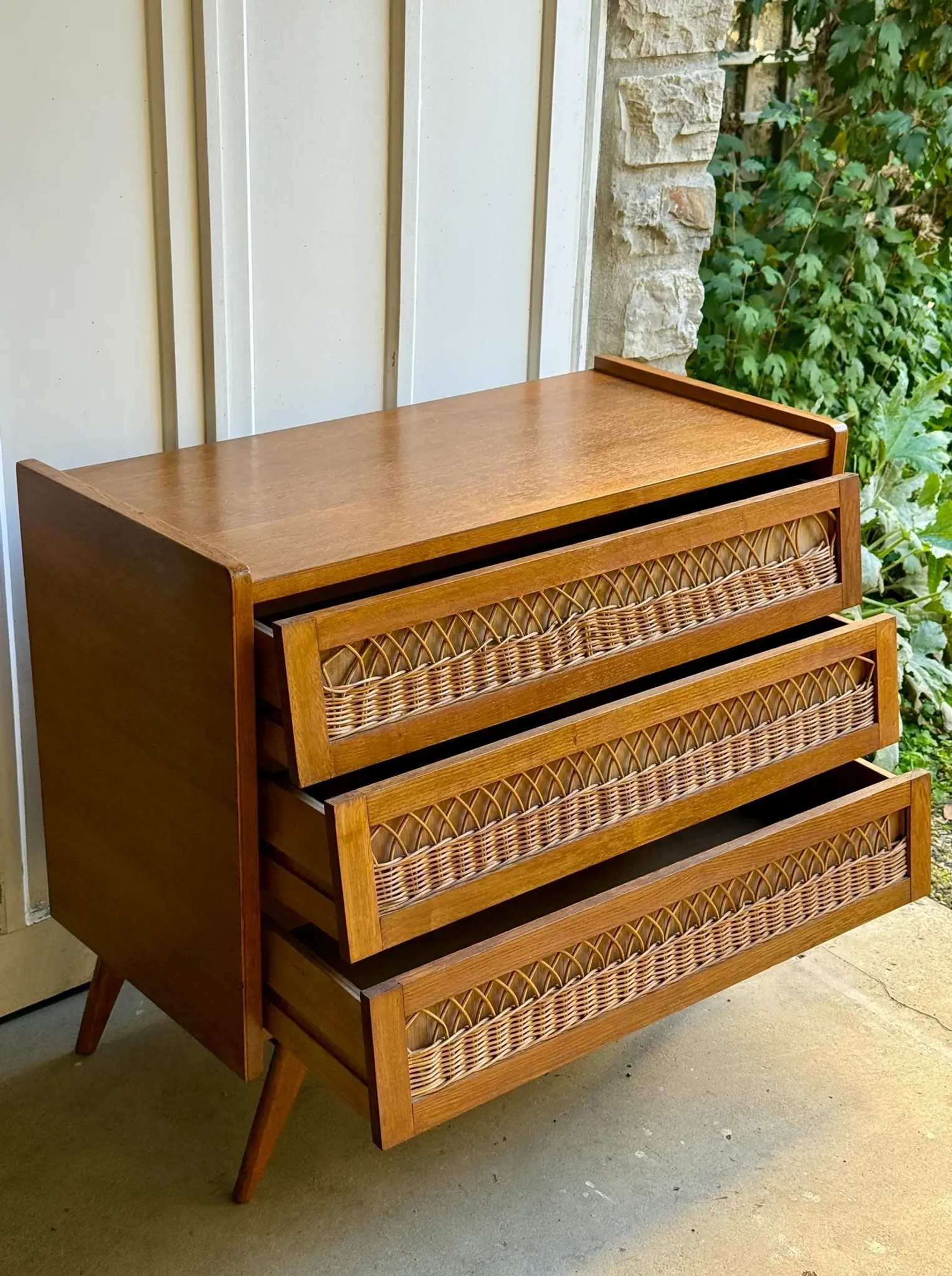 Scandinavian chest of drawers in oak and rattan from the 50s/60s.