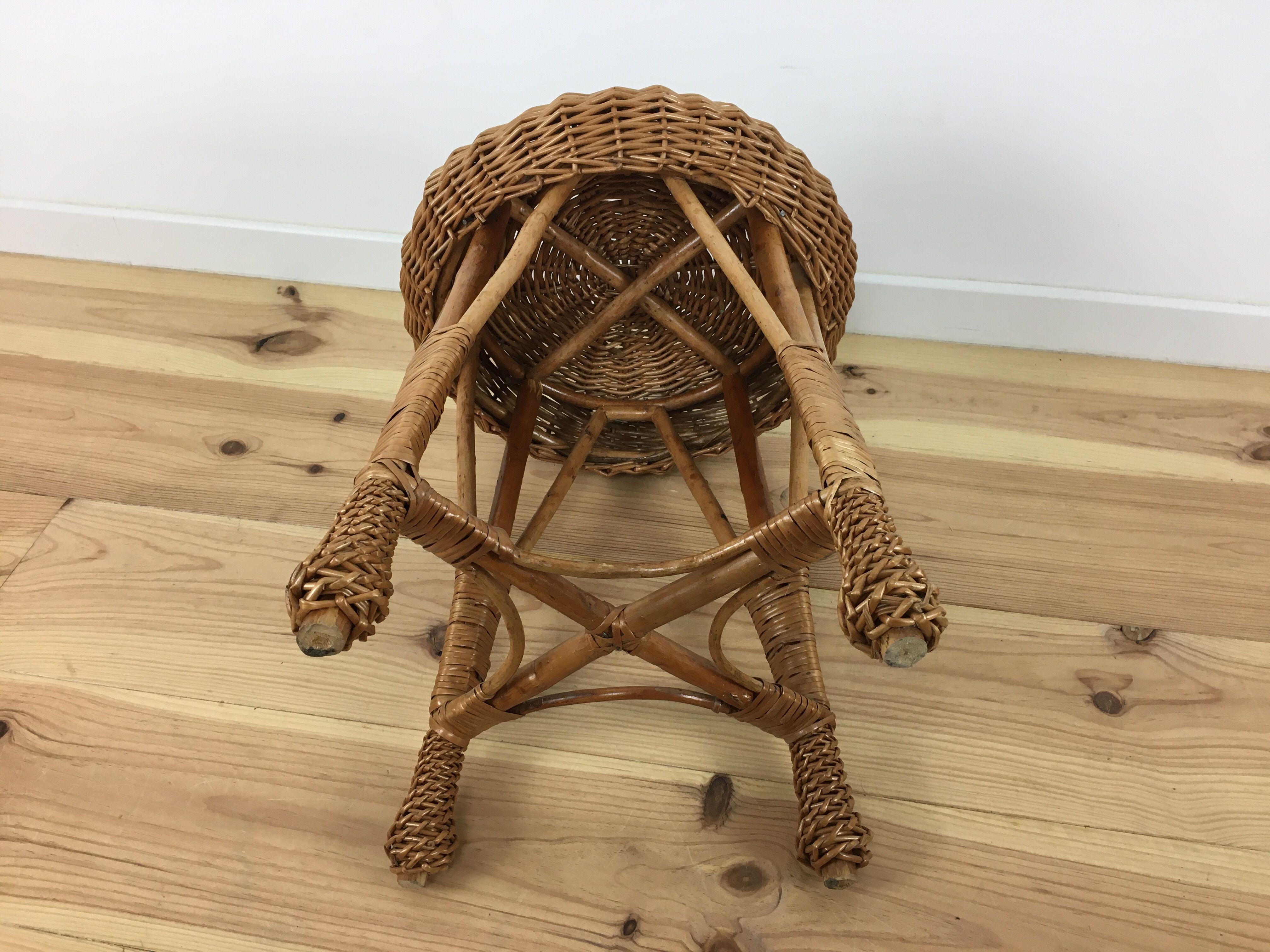 Tabouret en osier rotin
