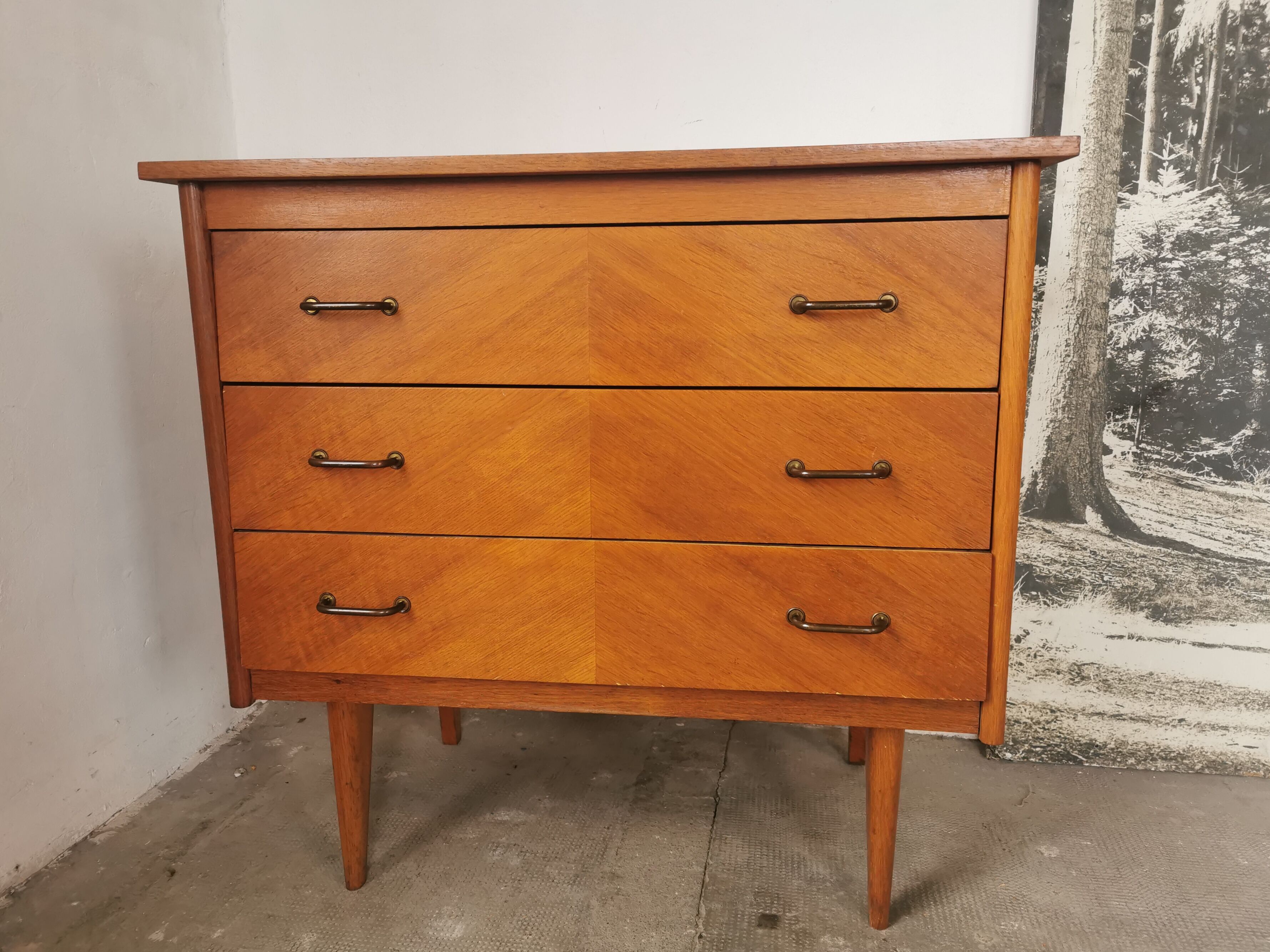 Chest of drawers from the 50s, compass feet