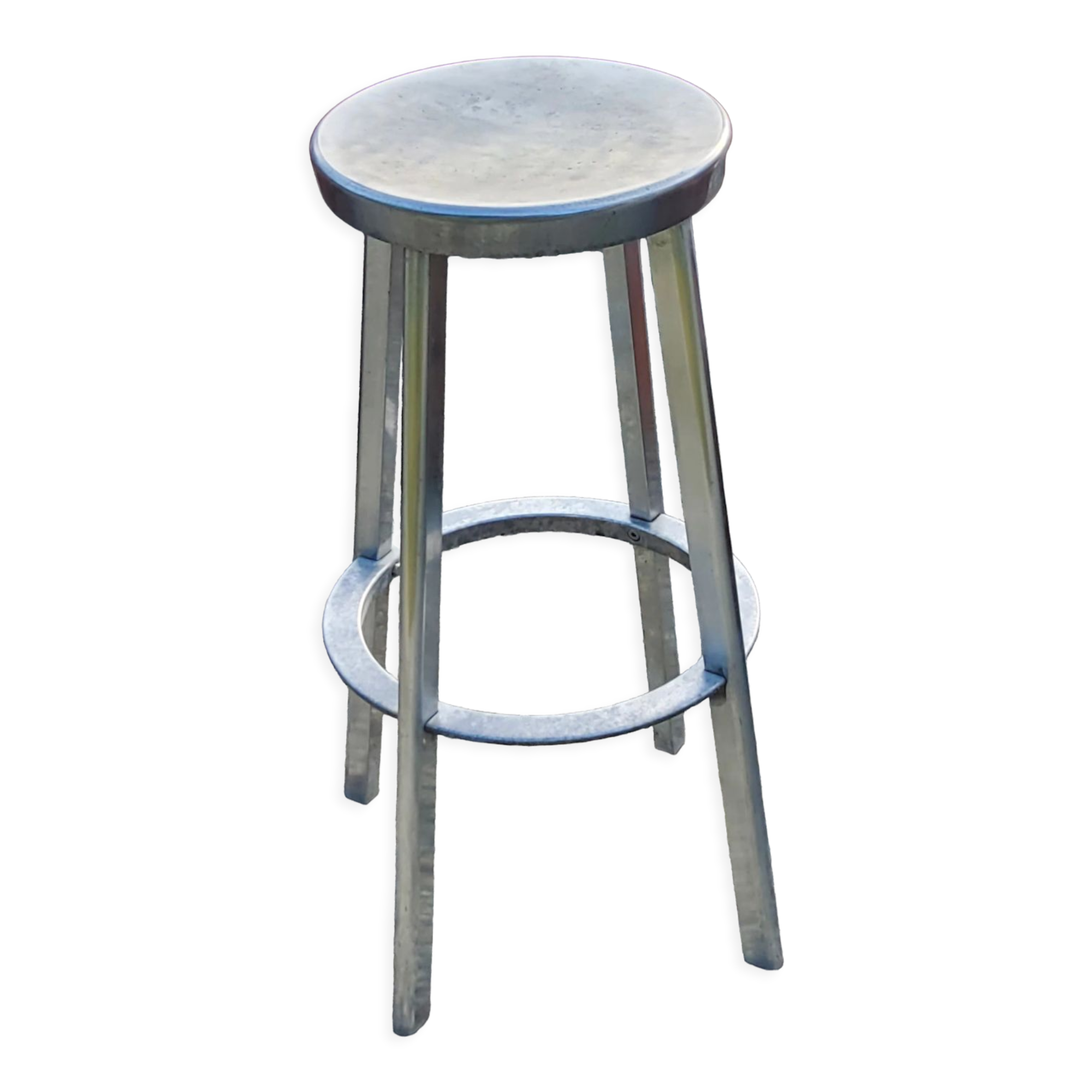 Tabouret haut de Naoto Fukasawa en fonte d’aluminium Magis éditeur Italy