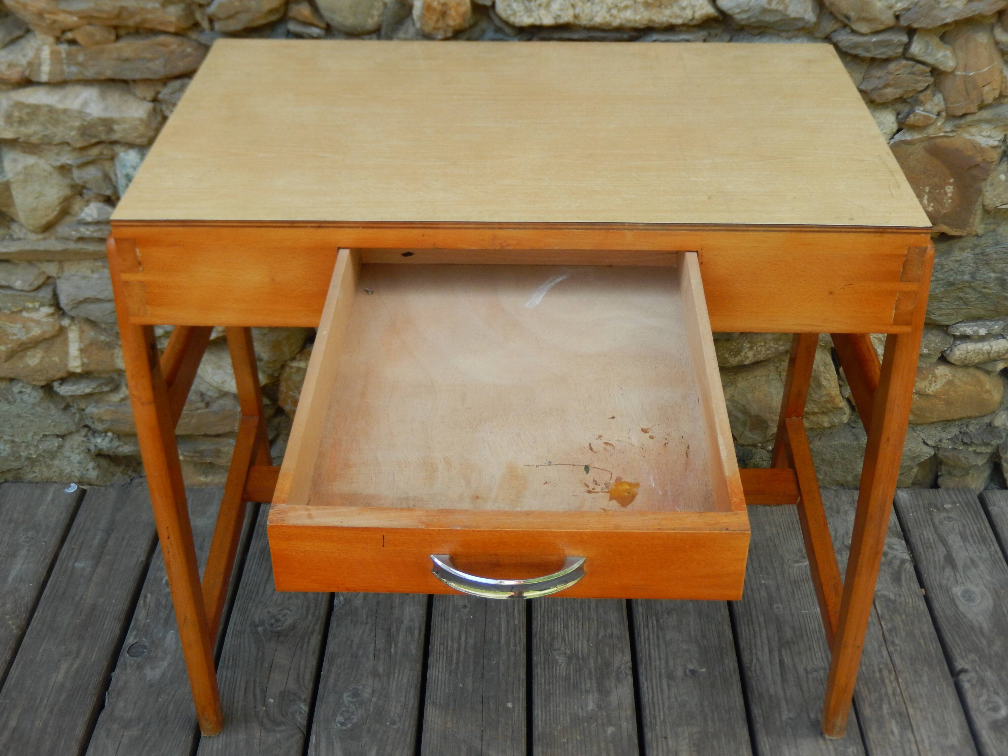 Small desk and vintage Scandinavian chair from the 50s-60s by Niels Otto Möller.