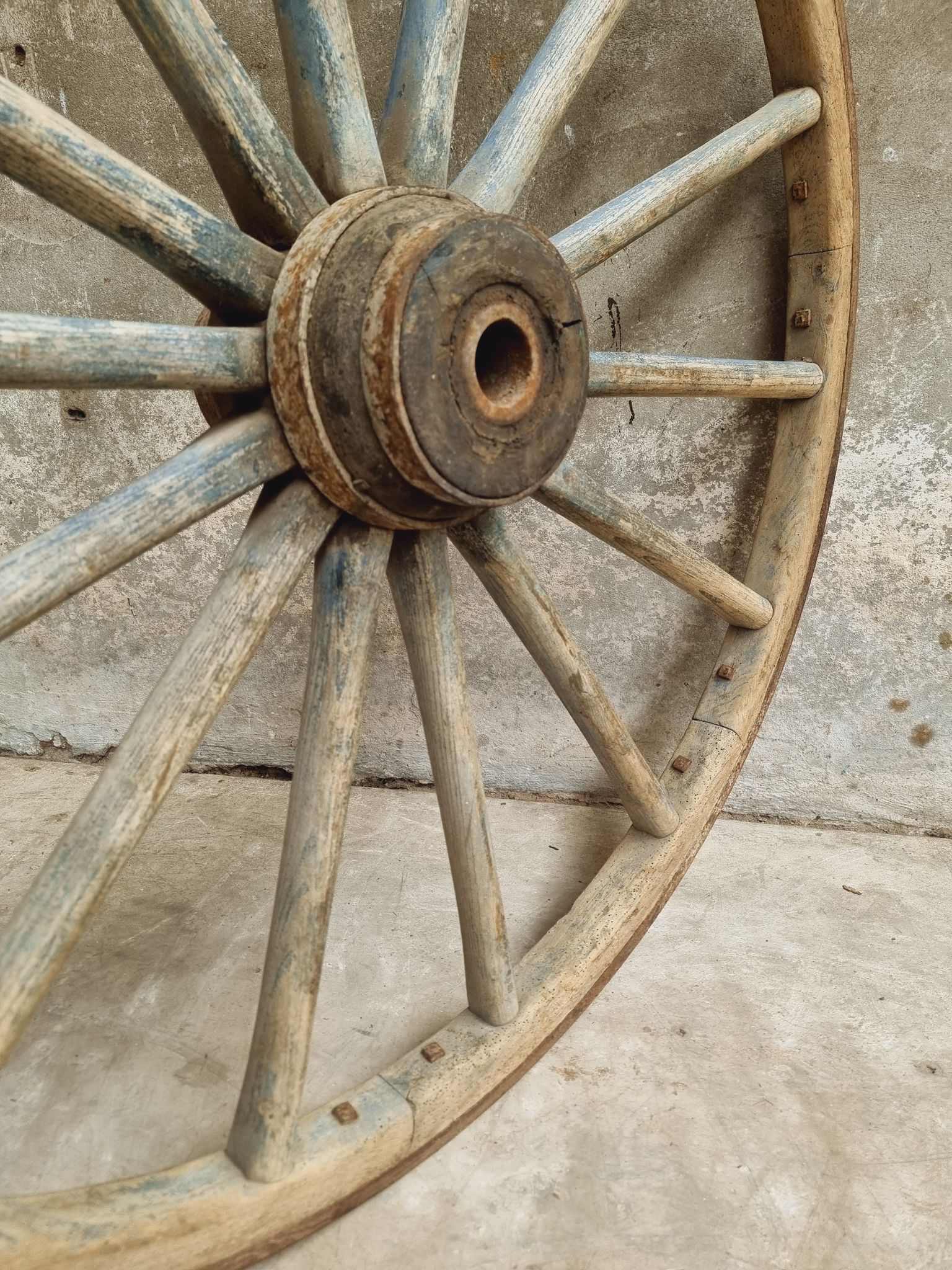 Antique cart wheel wagon wheel XXL oak wood 126 cm