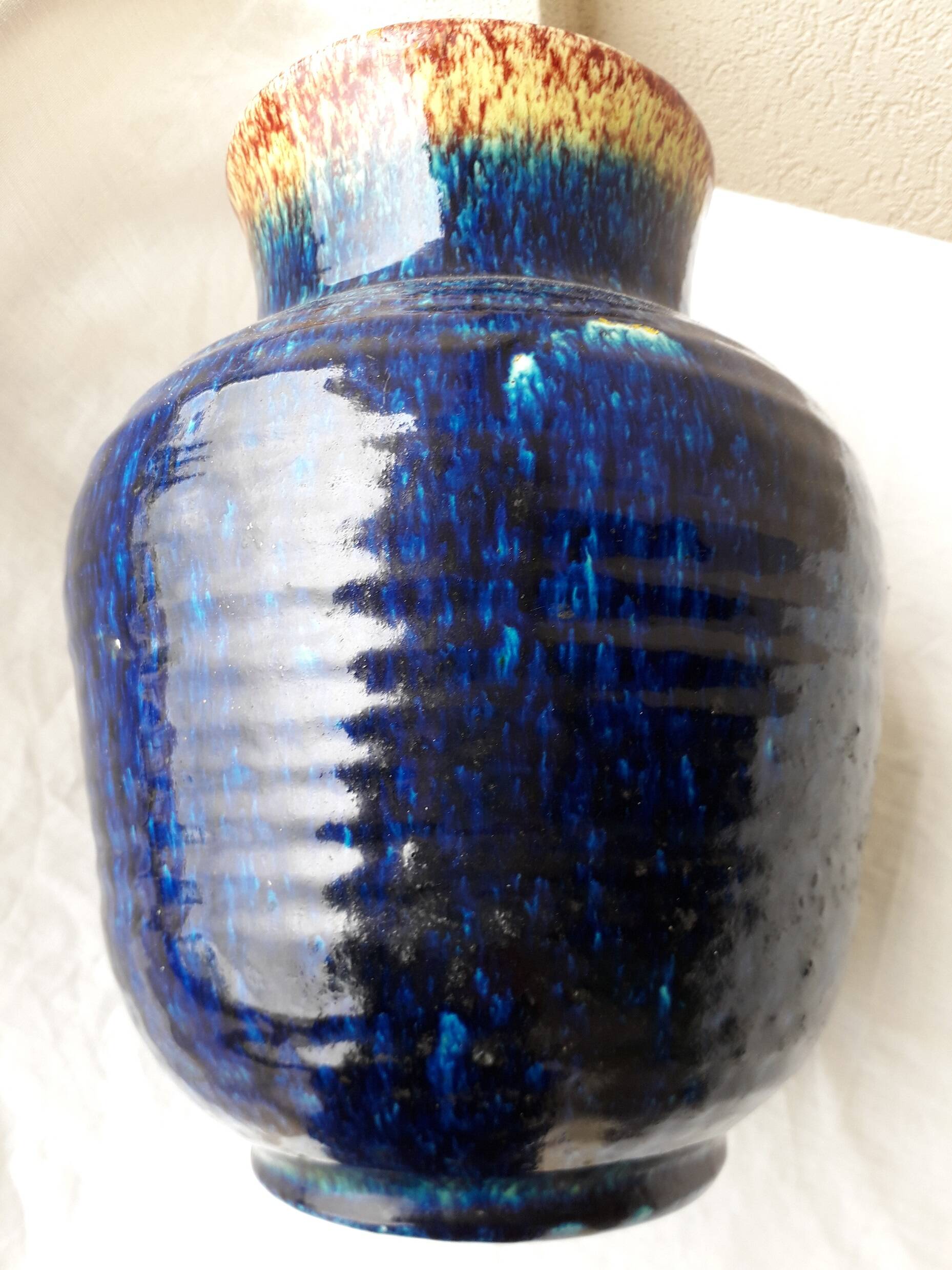 Accolay ceramic vase