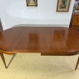 Louis XVl style round table in cherry with extensions