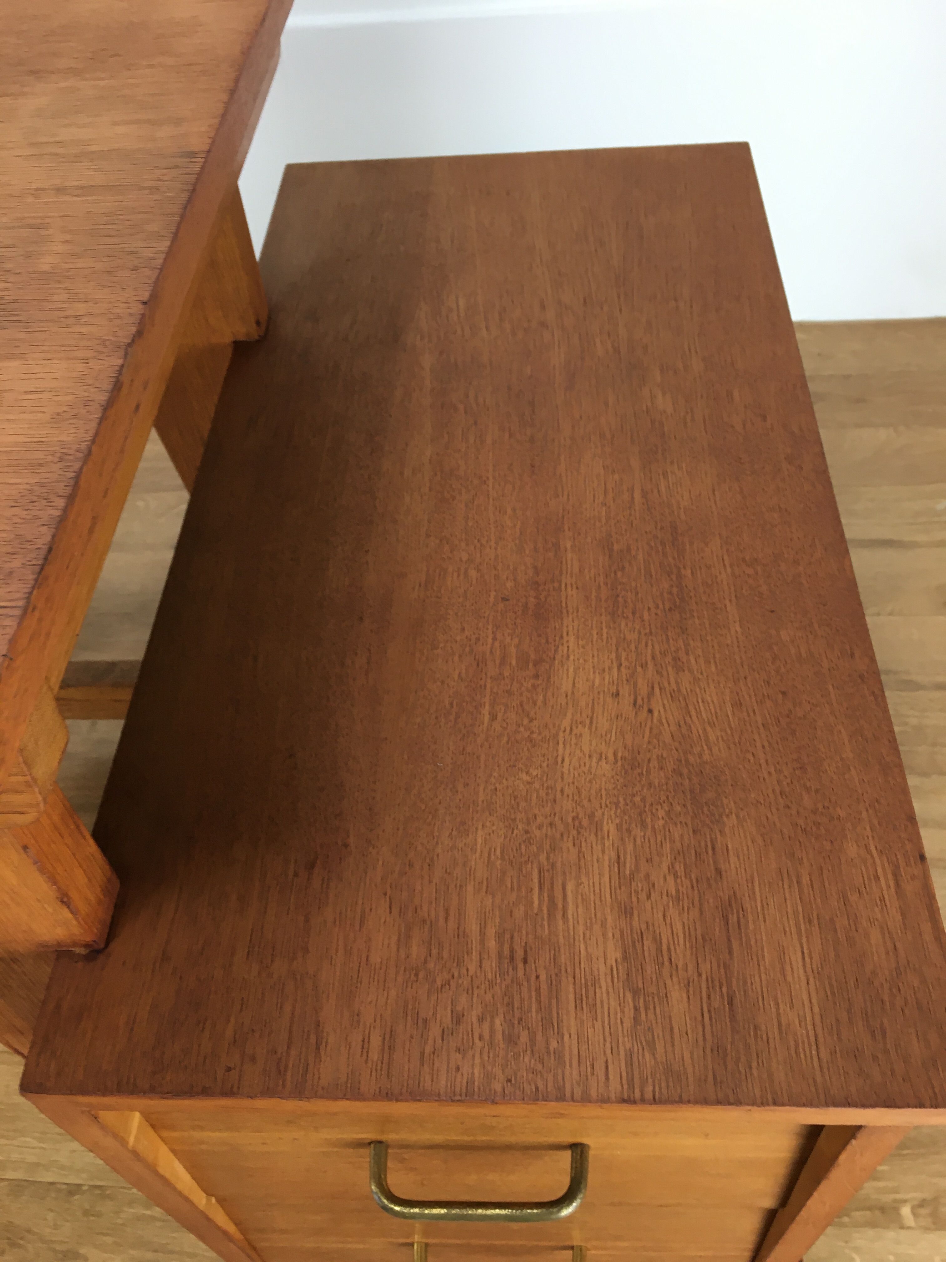 Asymmetric tripod office Reconstruction 1950s