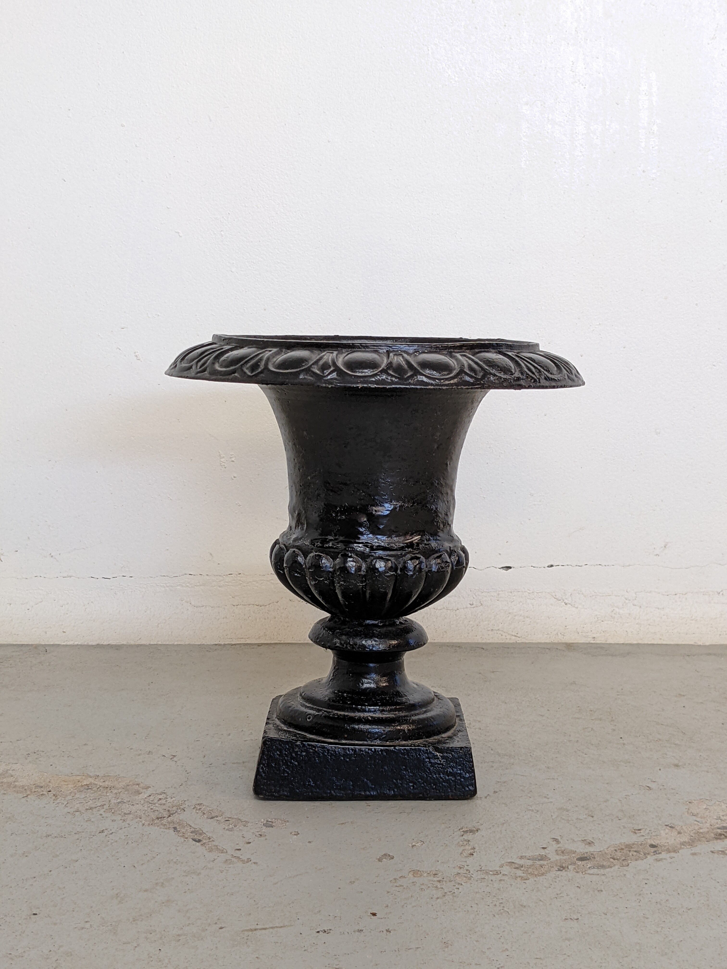 Medici style cast iron garden basin, circa 1890
