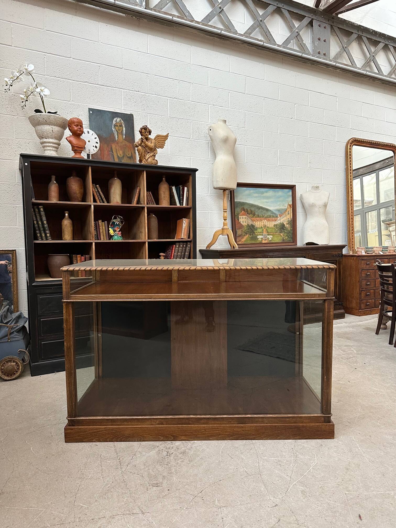 Early 20th century display counter