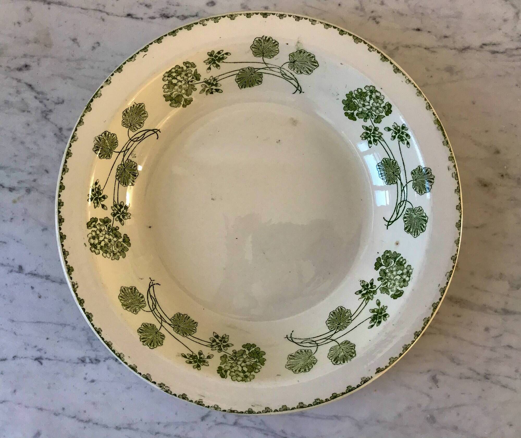 hollow dish in Digoin Sarreguemines Iron Earth model green "Geranium" late 19th century
