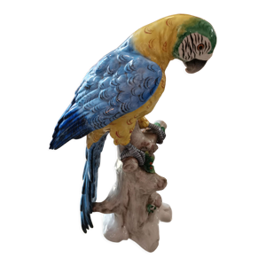 Ara en porcelaine