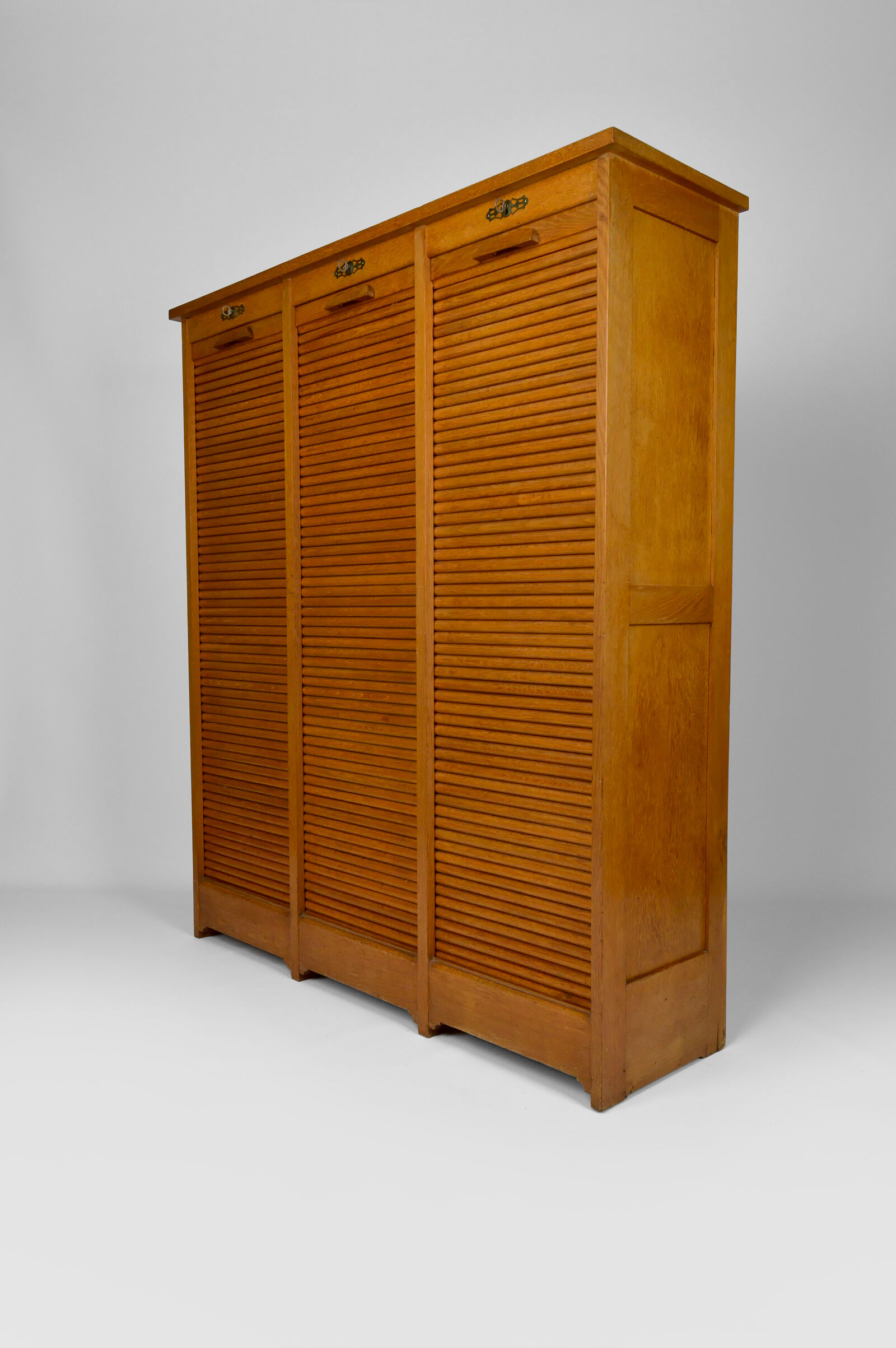 Large notary furniture with curtains by G.M. Radia, circa 1920