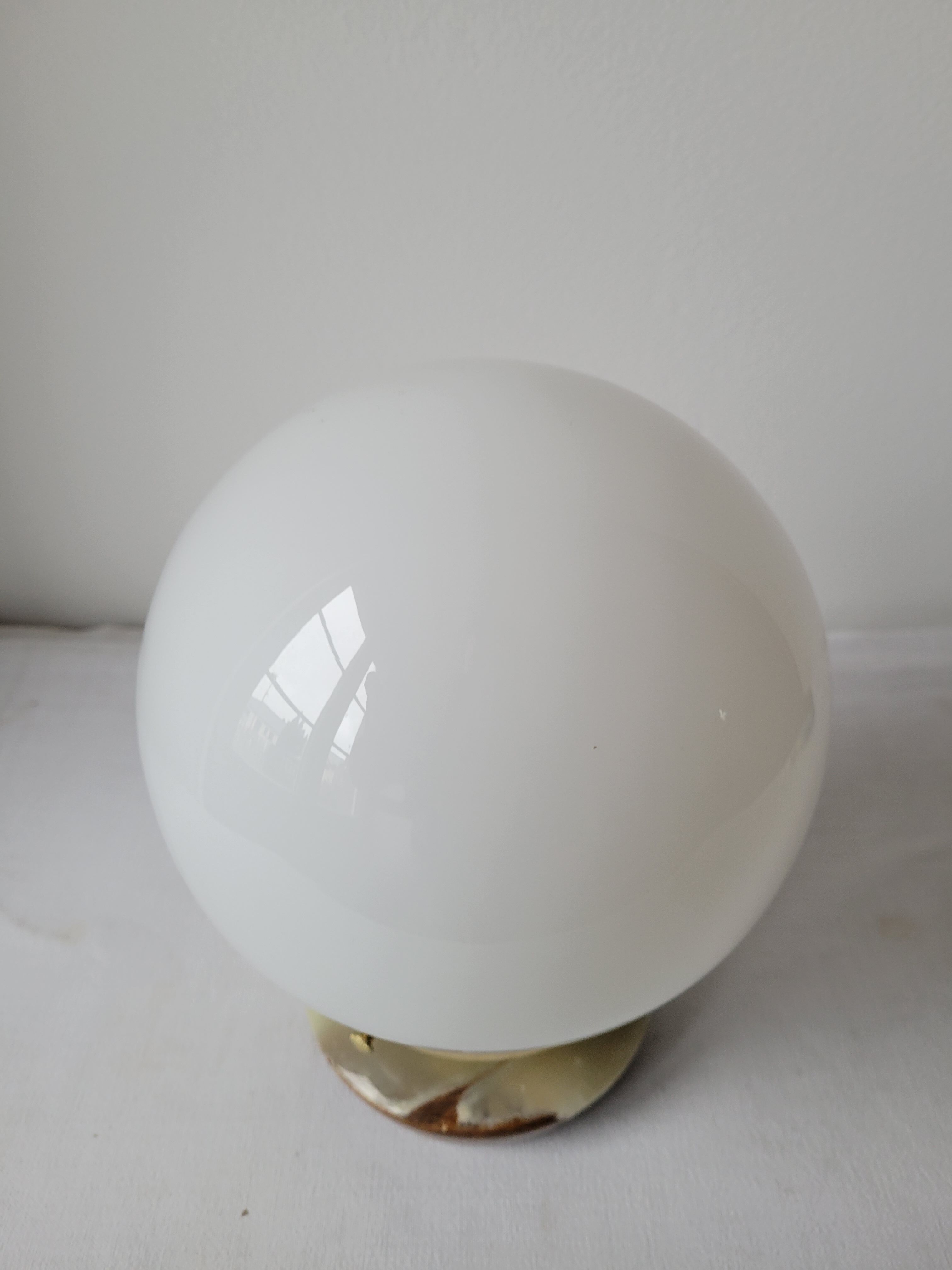 Onyx lamp and opaline wall lamps