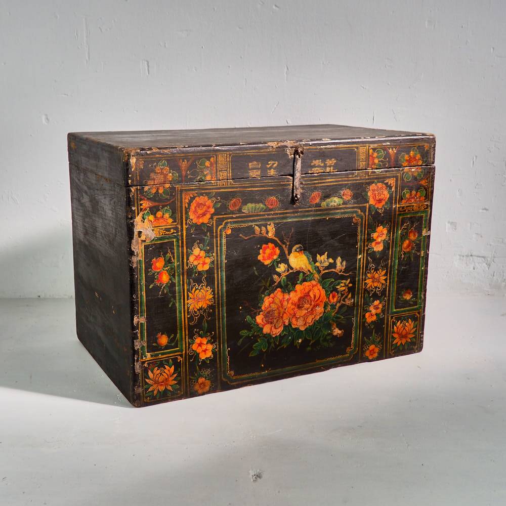 Illustrated Chinese wooden trunk with original patina (China, 1900) #26