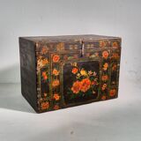 Illustrated Chinese wooden trunk with original patina (China, 1900) #26
