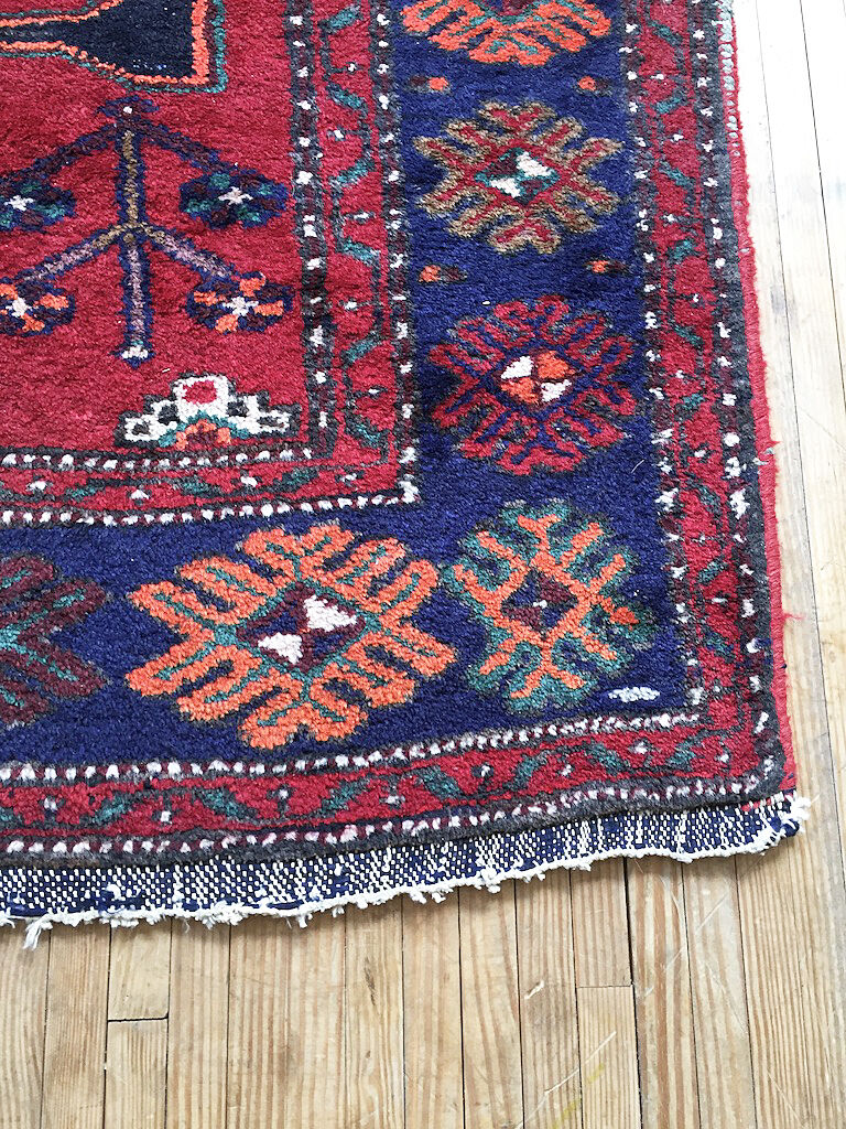 Hand knotted Persian rug - 210x126cm