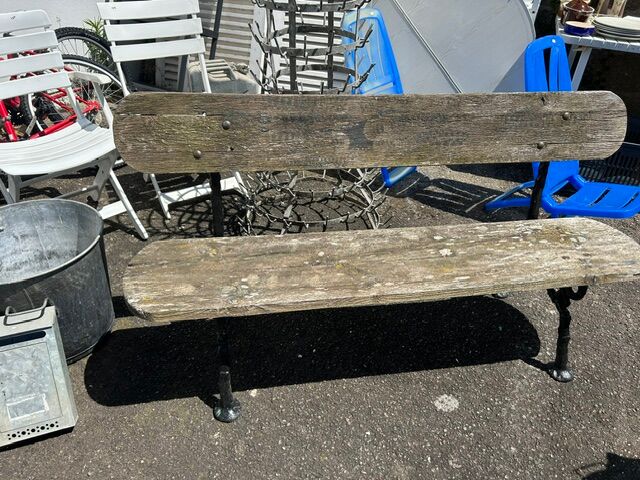 Antique garden bench in cast iron and wood from the 1940s